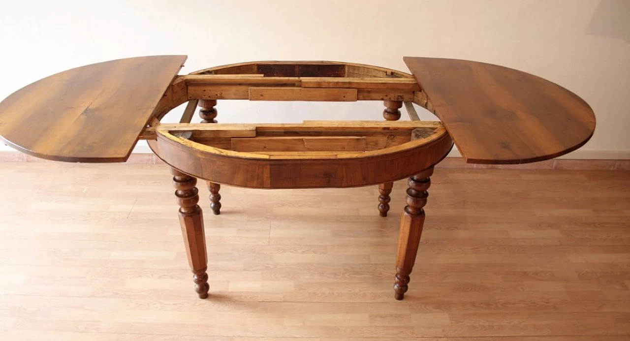 Solid walnut extensible round table, 19th century 1243352