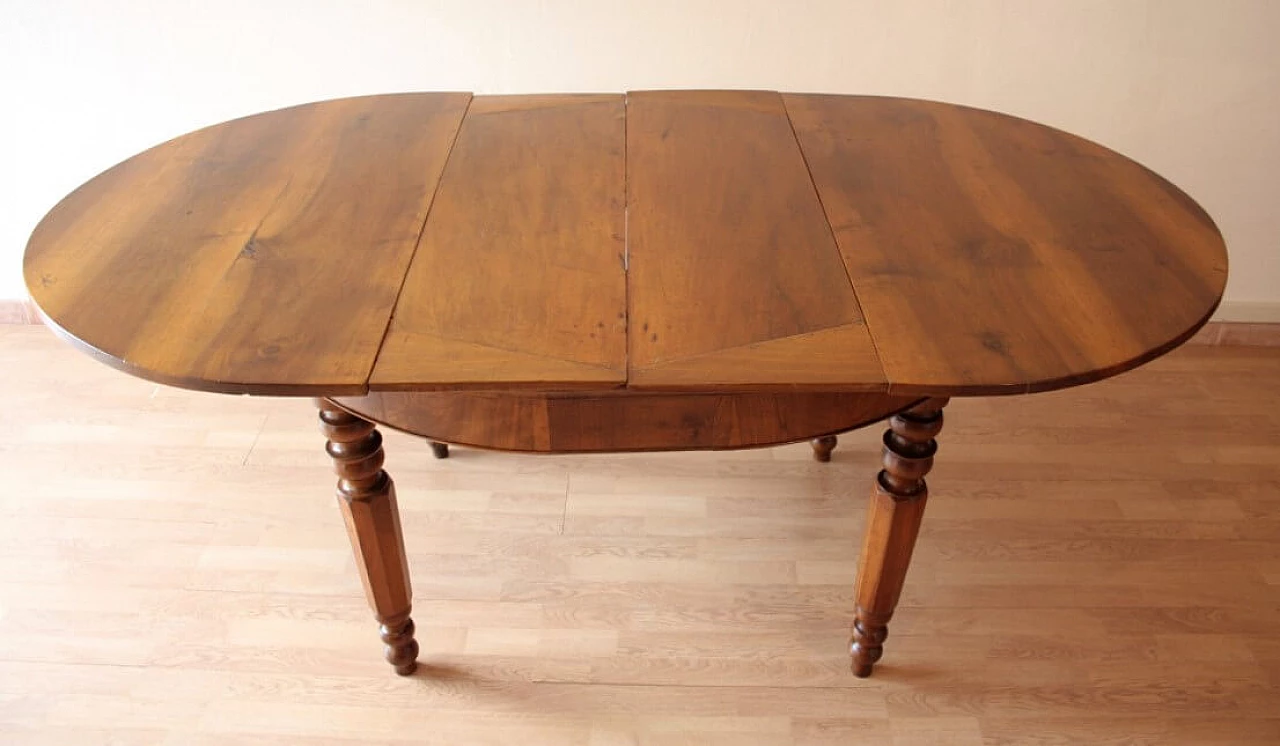 Solid walnut extensible round table, 19th century 1243353