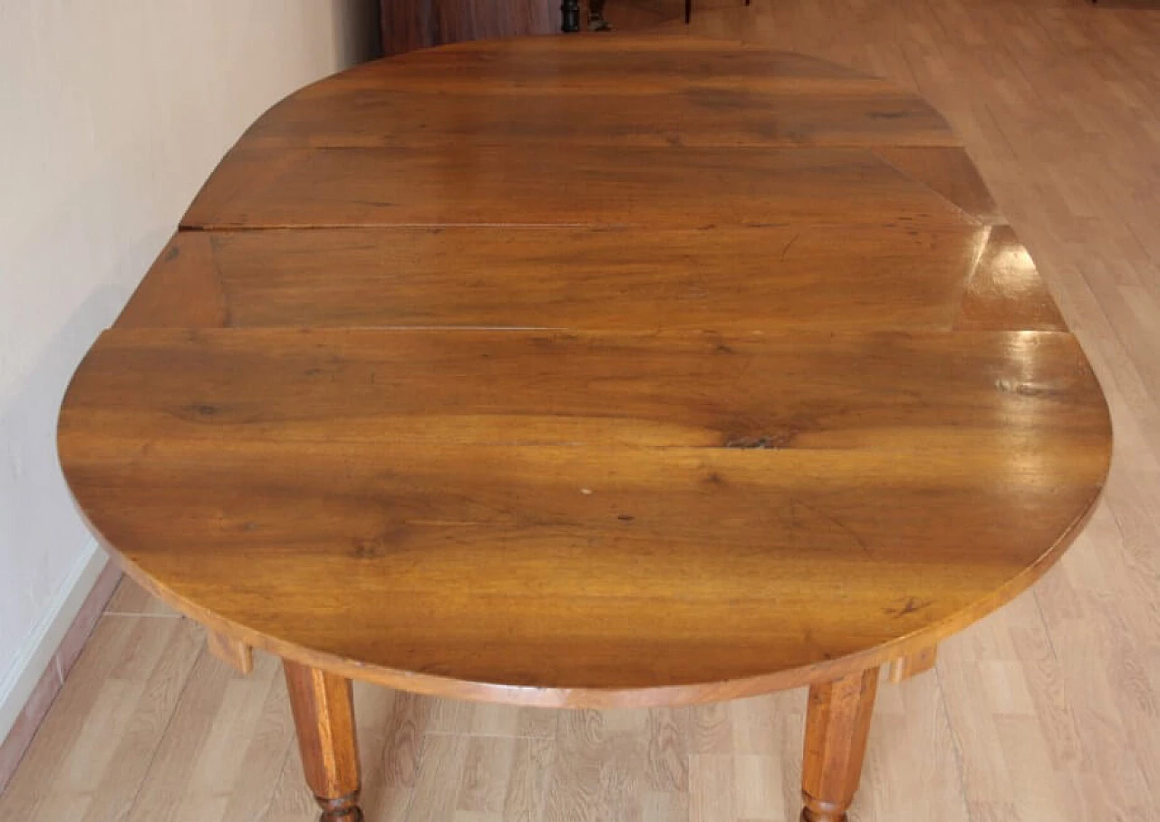 Solid walnut extensible round table, 19th century 1243355