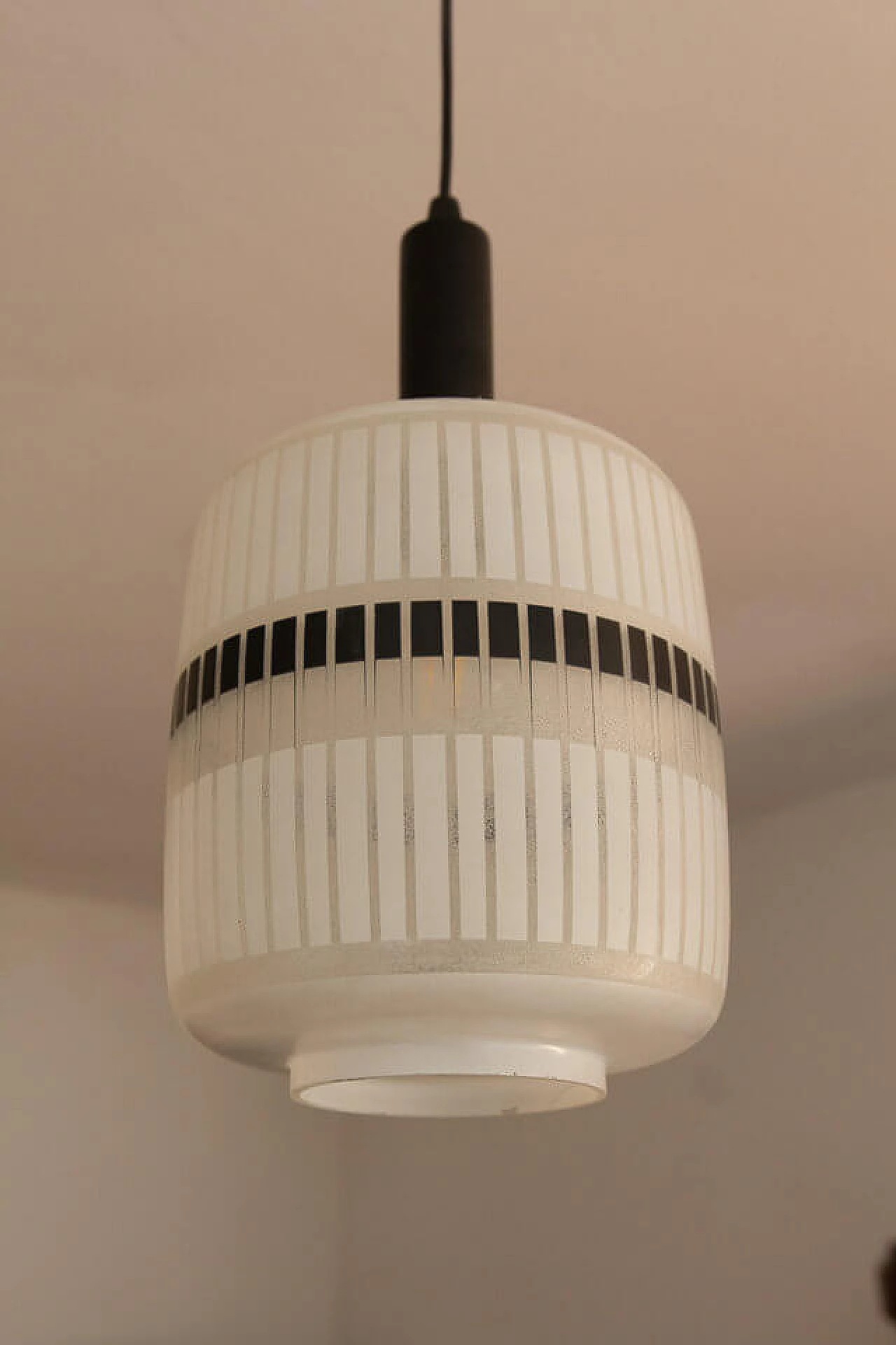 Lampadario Optical in vetro bianco e nero, anni '60 1243888