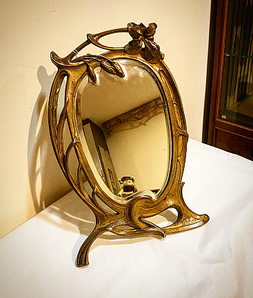 Specchio Art Nouveau ondulato in pelle, anni '50 in vendita su Pamono
