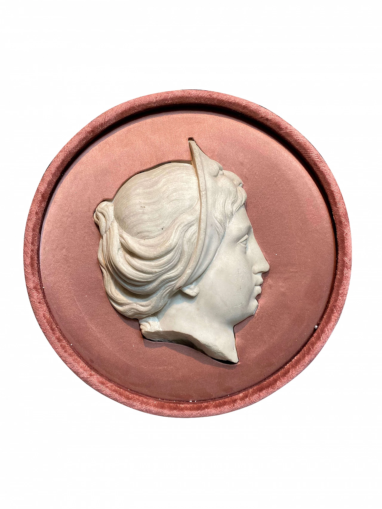Tondo Neoclassico con profilo di dama in marmo su velluto rosa 1249461