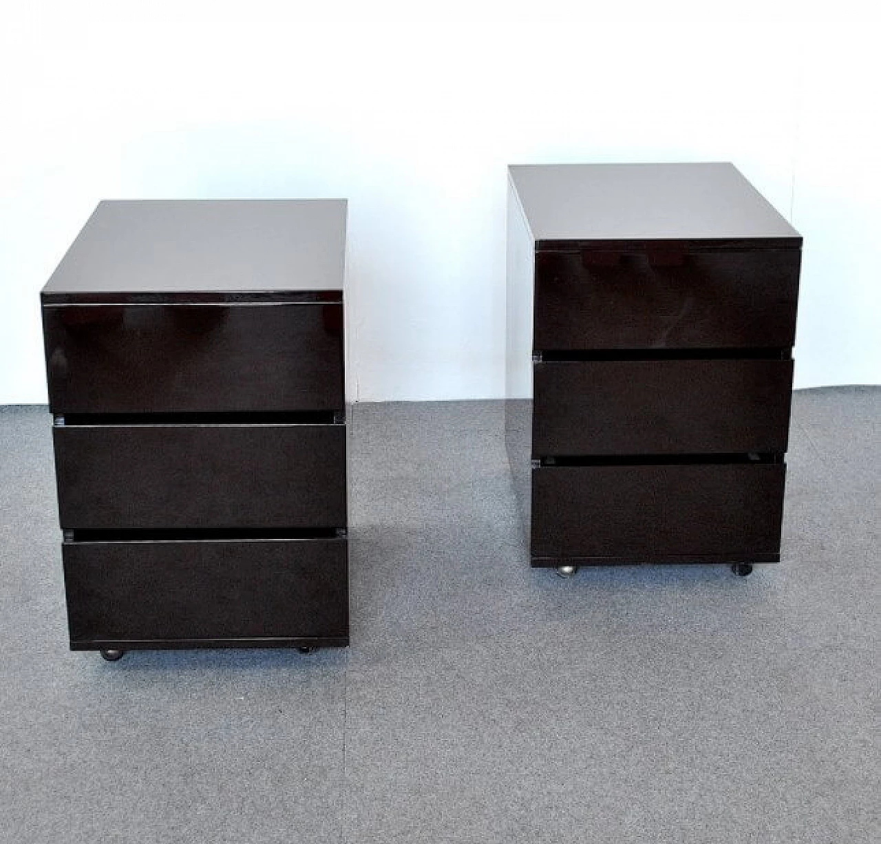 Pair of nightstands with three drawers in lacquered wood, 80s 1249972