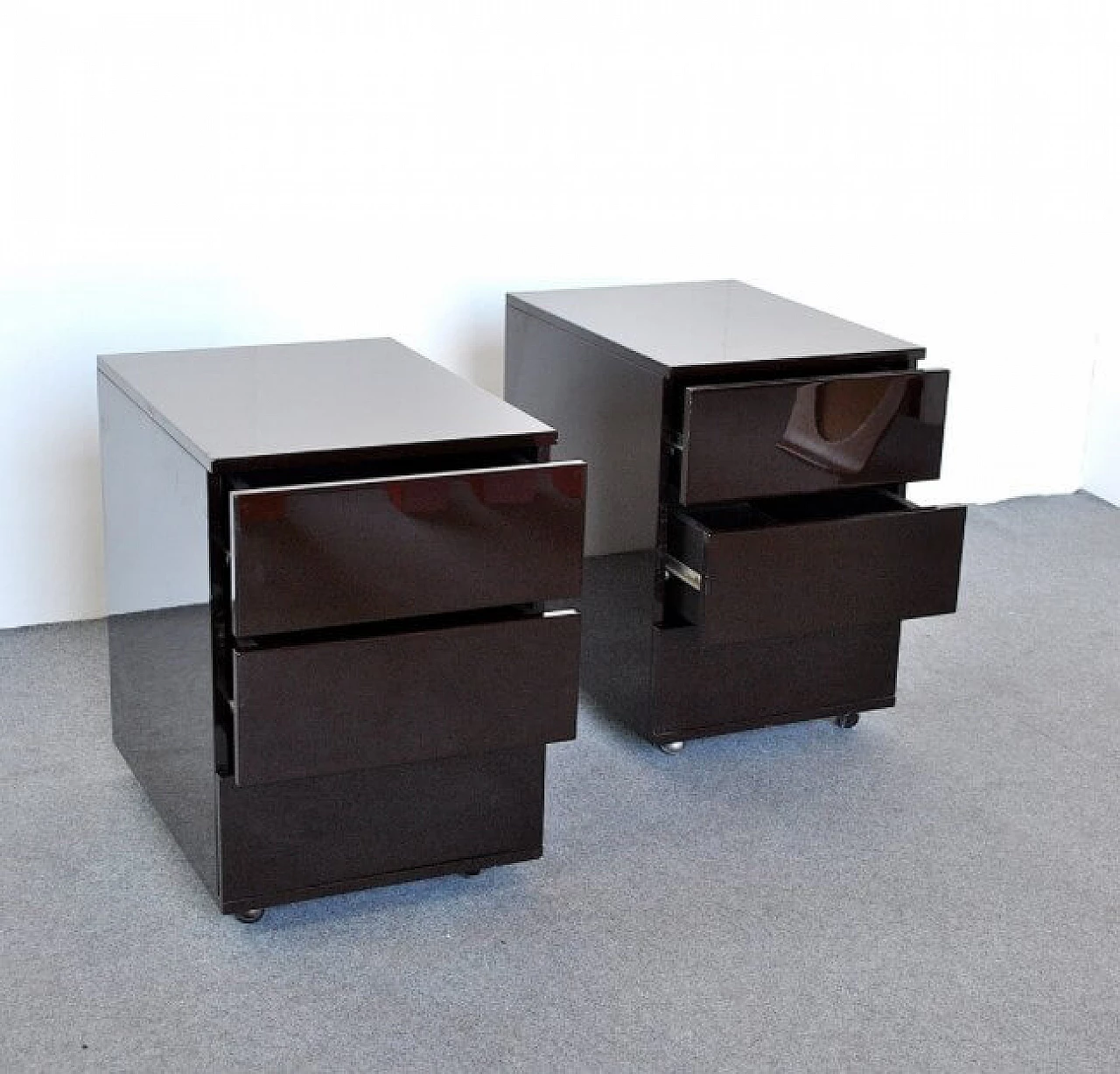 Pair of nightstands with three drawers in lacquered wood, 80s 1249973