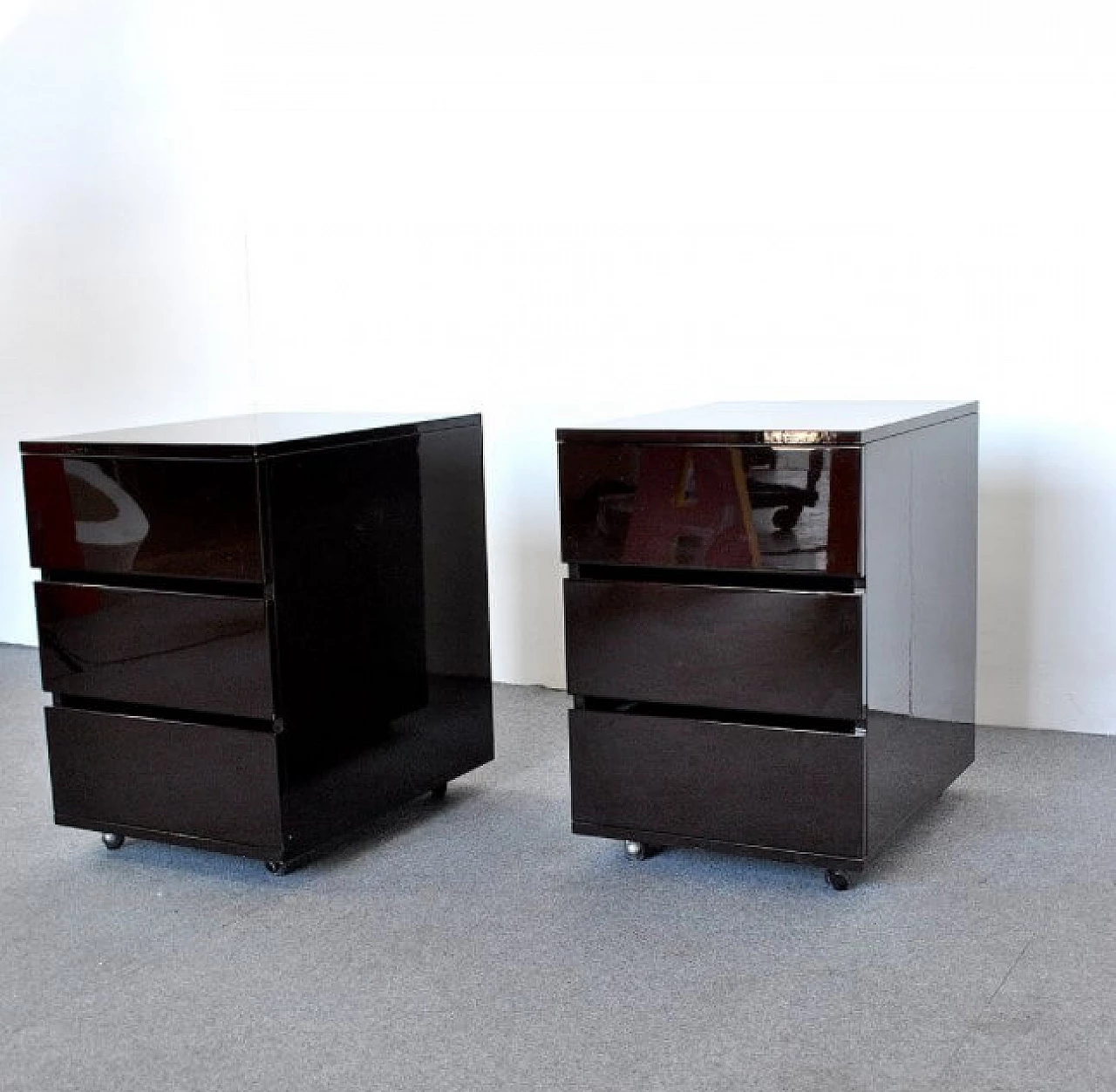 Pair of nightstands with three drawers in lacquered wood, 80s 1249975