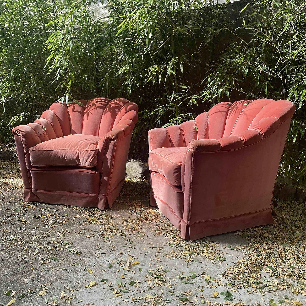 Pair of shell armchairs, 1940s 1251657