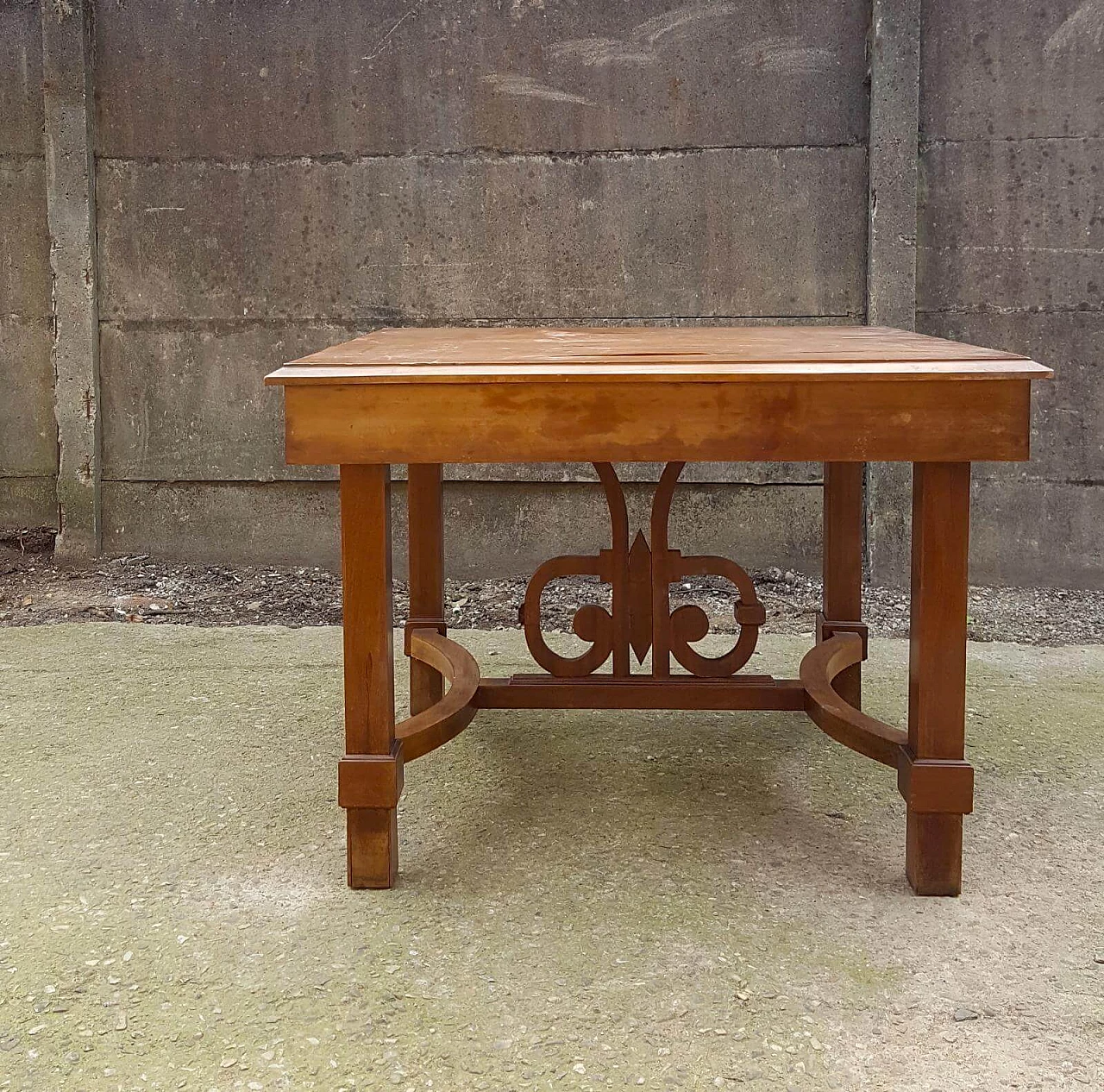 Blond walnut table, 40s 1252911