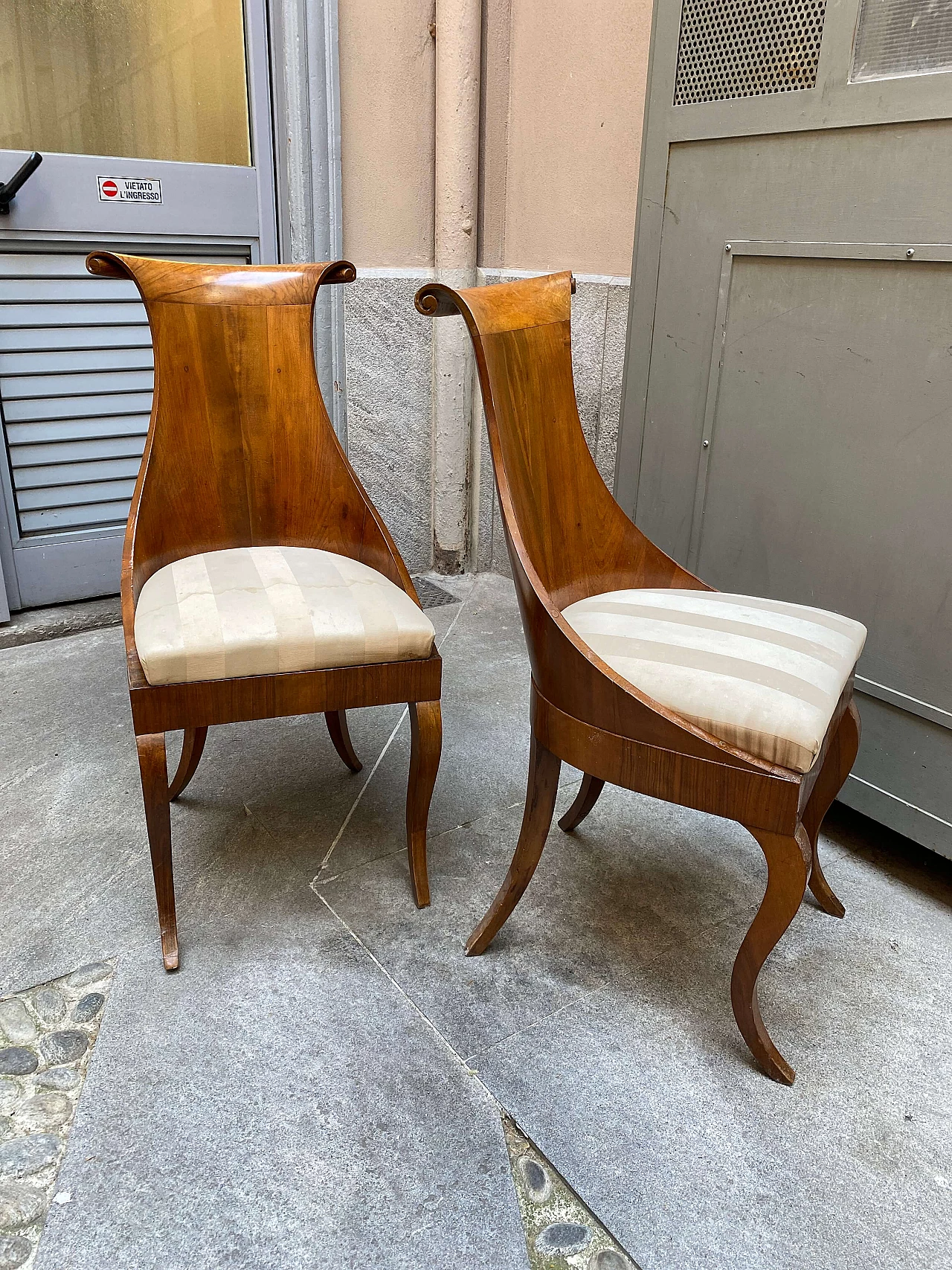 6 Charles X walnut French armchairs, 19th century 1253678