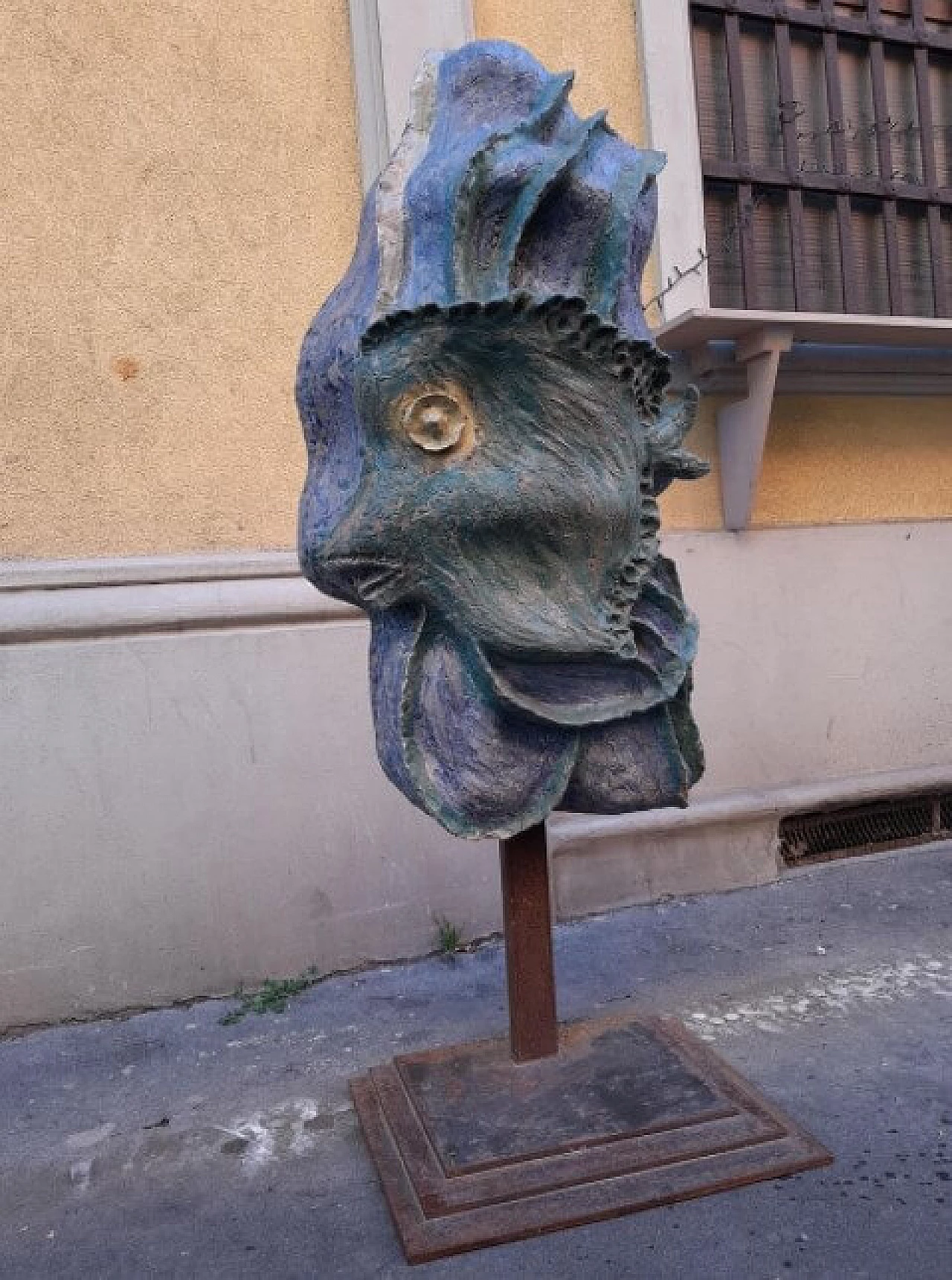 Scultura di un pesce in gres policromo e ferro, anni '50 1262355