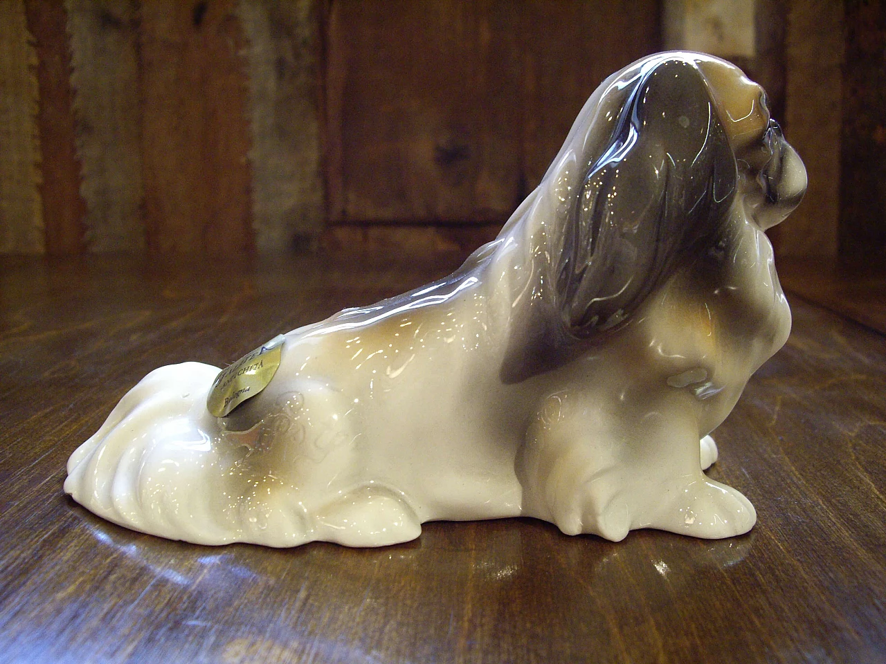 Sculpture of a pekingese in polychrome porcelain by Goldscheider, 30s 1268363