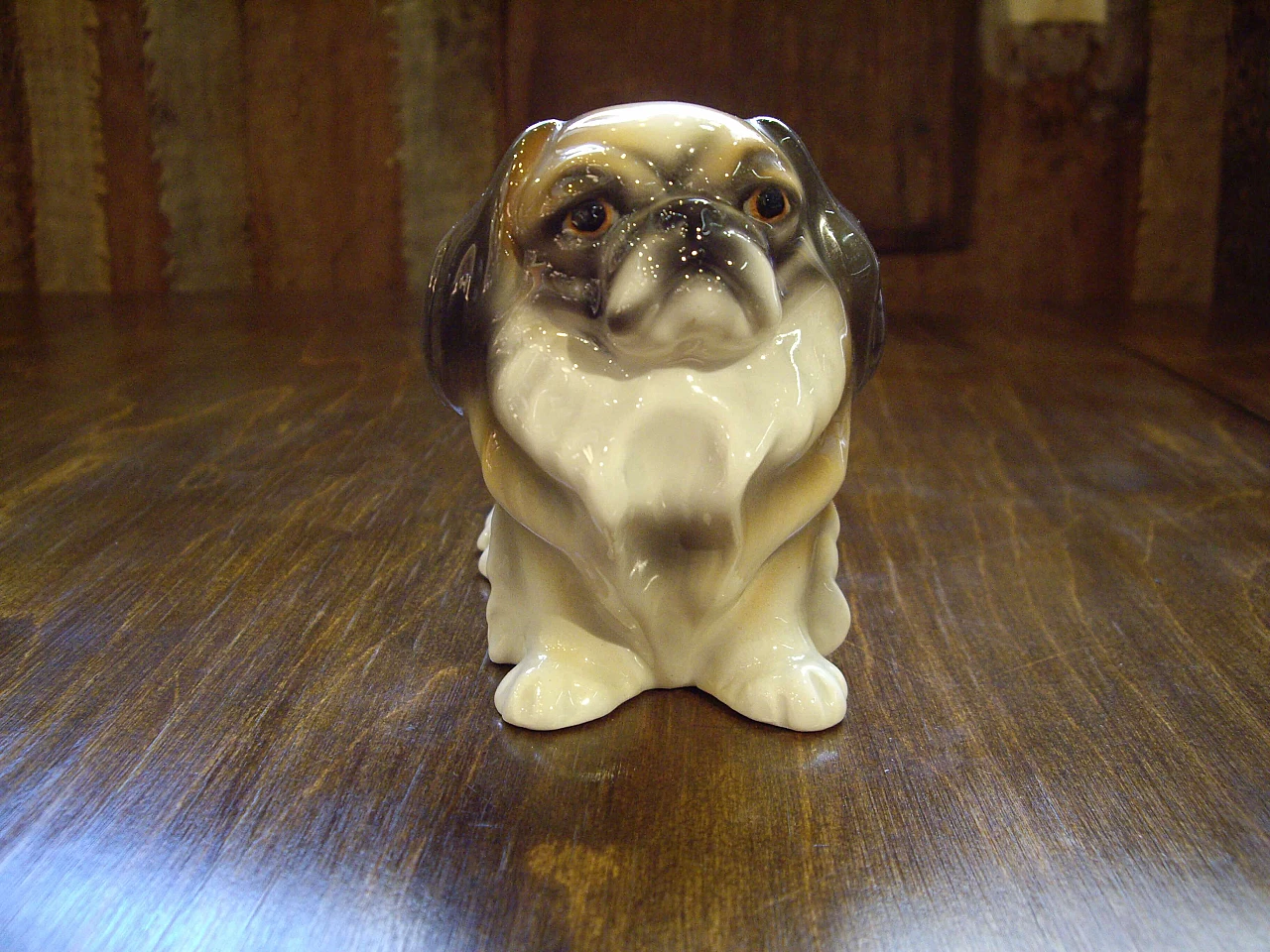 Sculpture of a pekingese in polychrome porcelain by Goldscheider, 30s 1268364