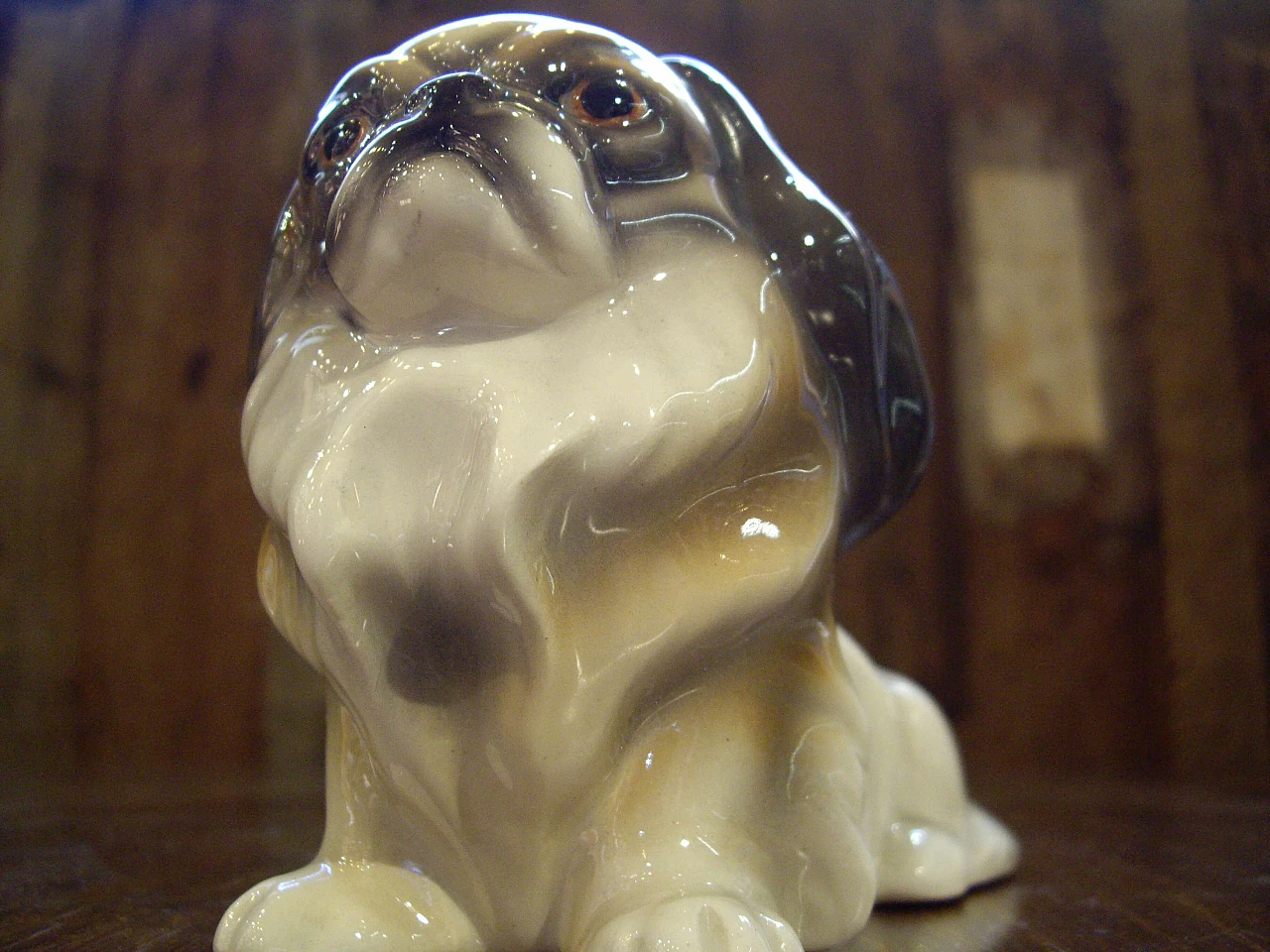 Sculpture of a pekingese in polychrome porcelain by Goldscheider, 30s 1268366