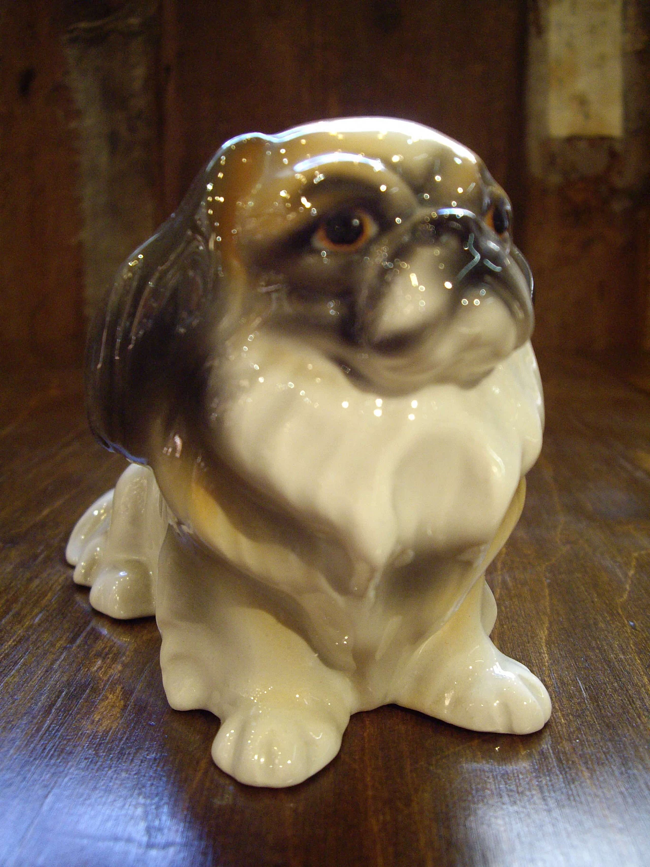 Sculpture of a pekingese in polychrome porcelain by Goldscheider, 30s 1268369