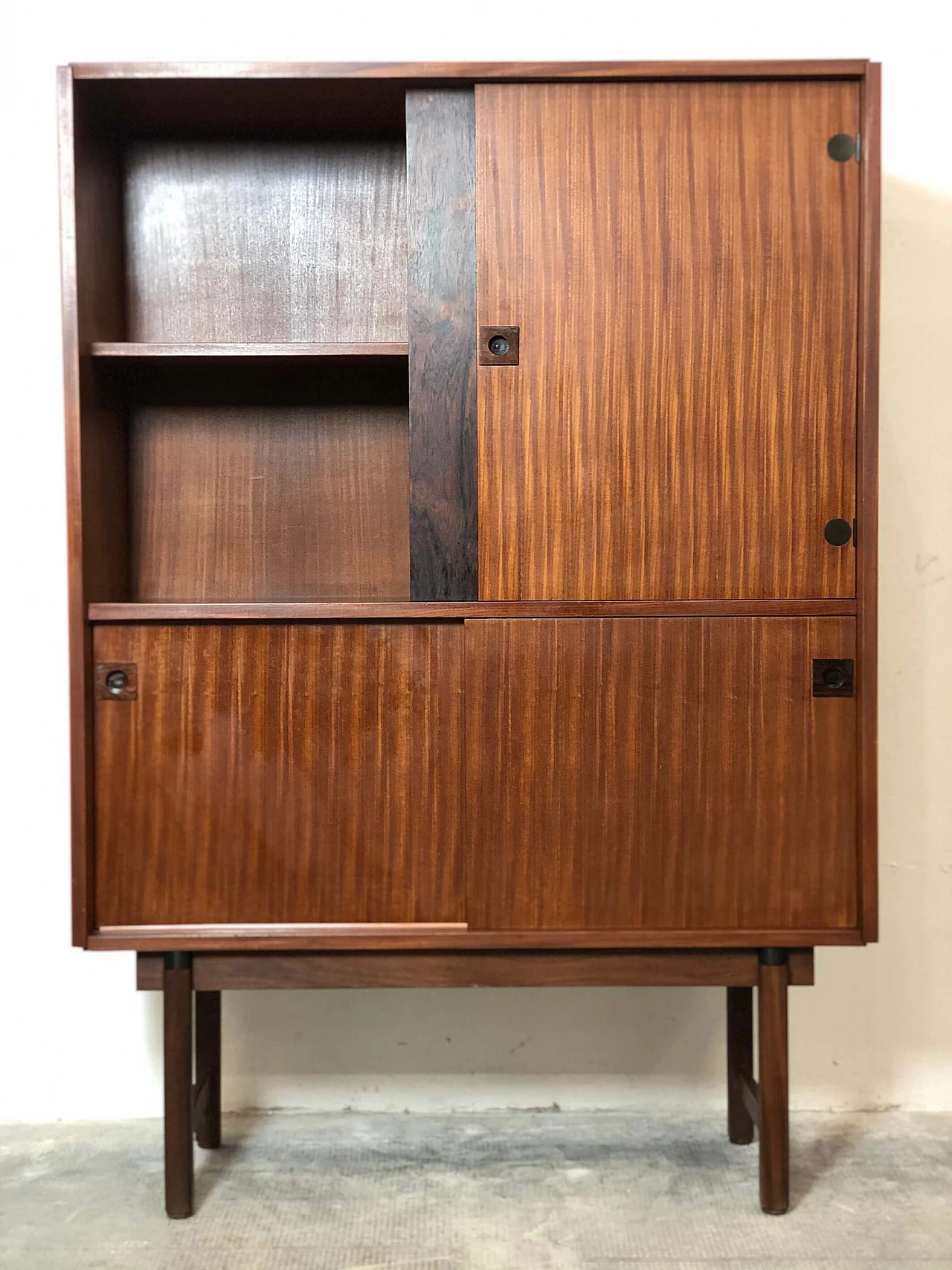 Credenza alta impiallacciata in teak di Barovero Torino, anni '60 1279027