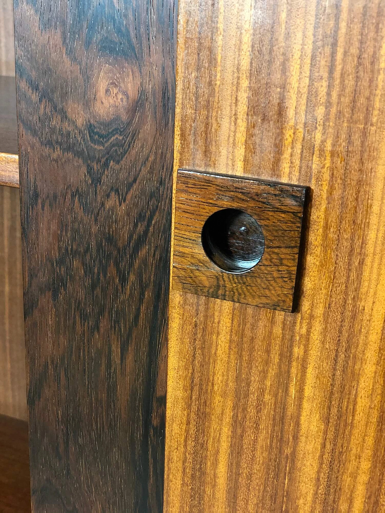 Credenza alta impiallacciata in teak di Barovero Torino, anni '60 1279032