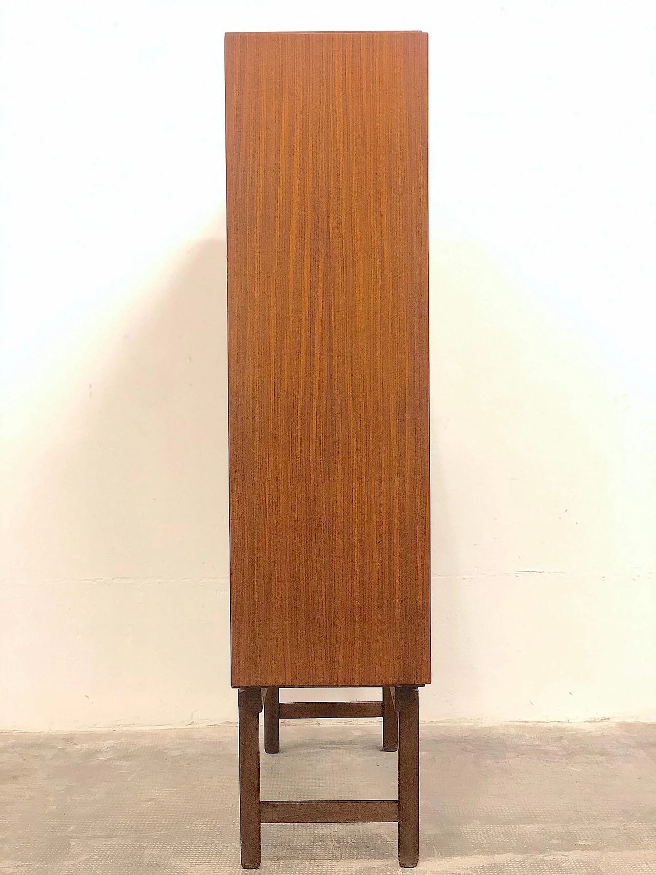 Credenza alta impiallacciata in teak di Barovero Torino, anni '60 1279034