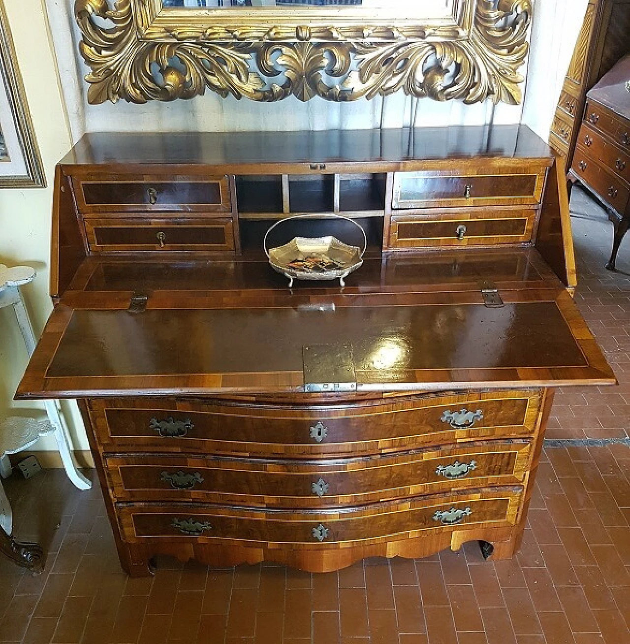 Louis XVI chest of drawers with flap in walnut and walnut briar, 18th century 1305955