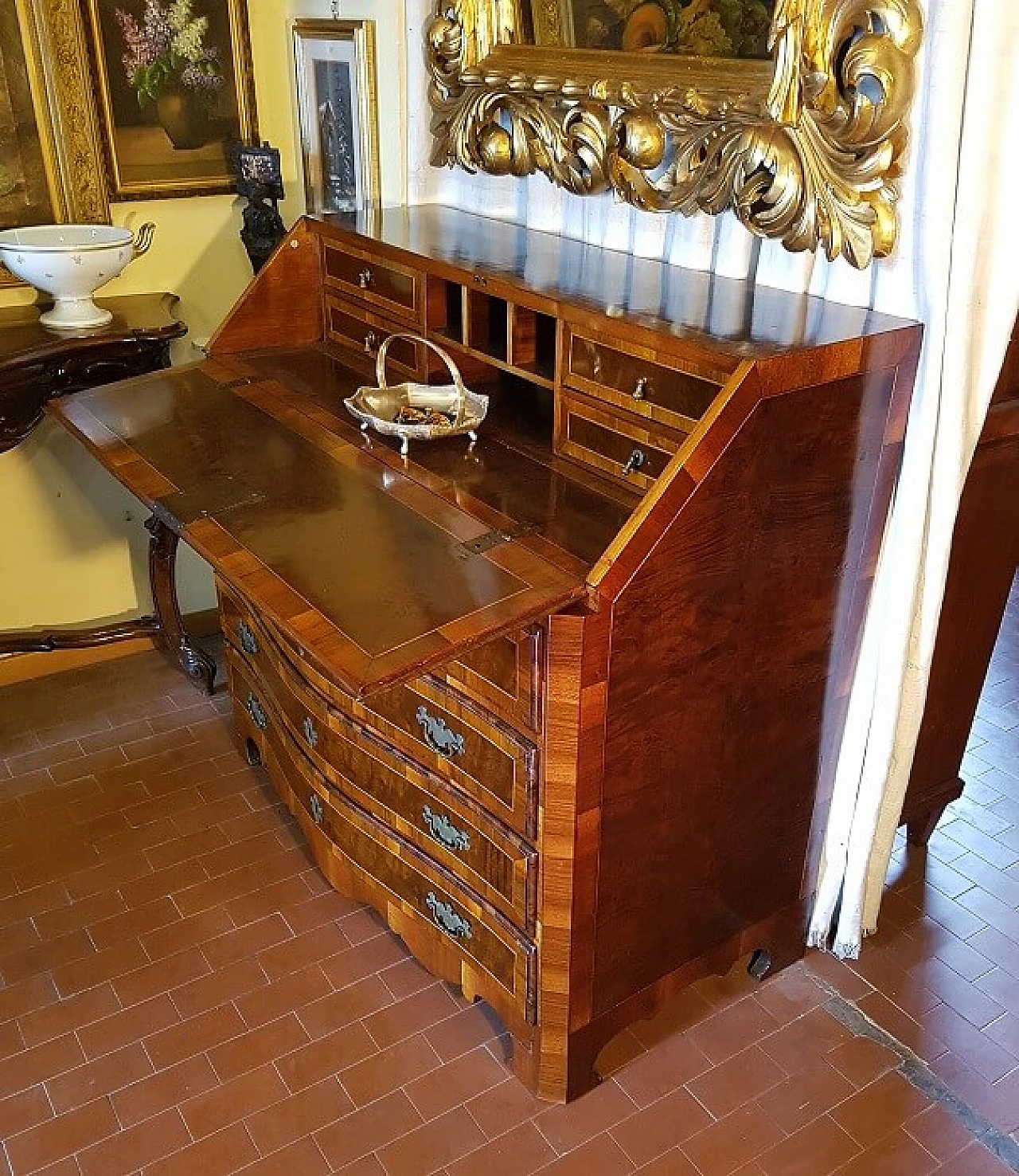 Louis XVI chest of drawers with flap in walnut and walnut briar, 18th century 1305956