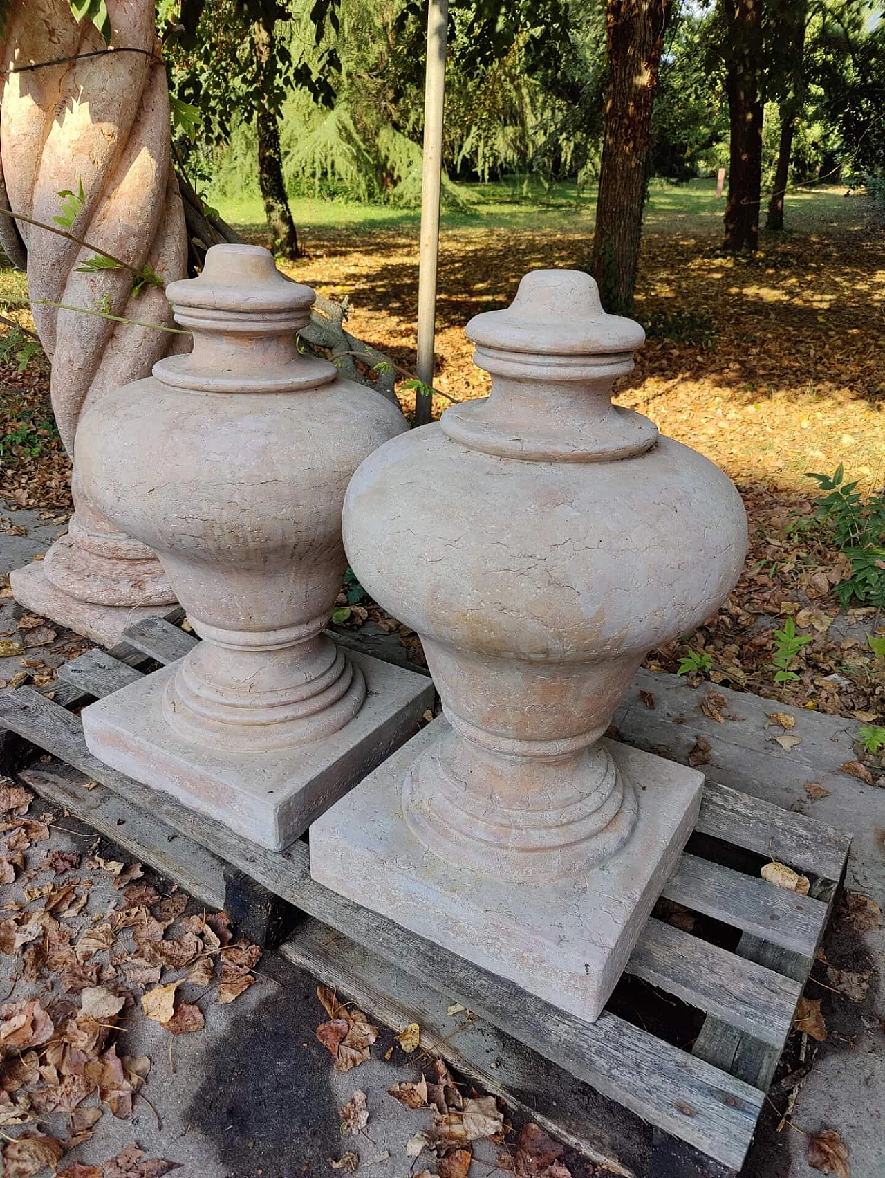 Pair of capitals in red Verona marble, 19th century 1306004