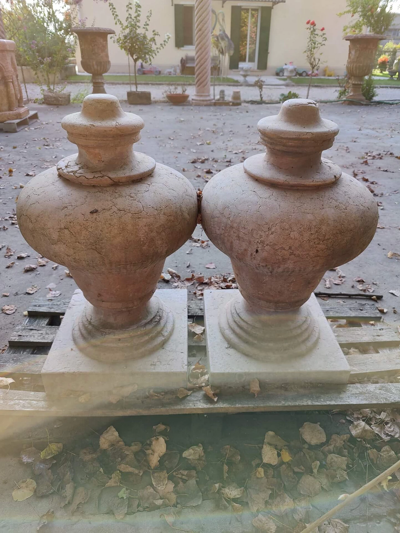 Pair of capitals in red Verona marble, 19th century 1306006