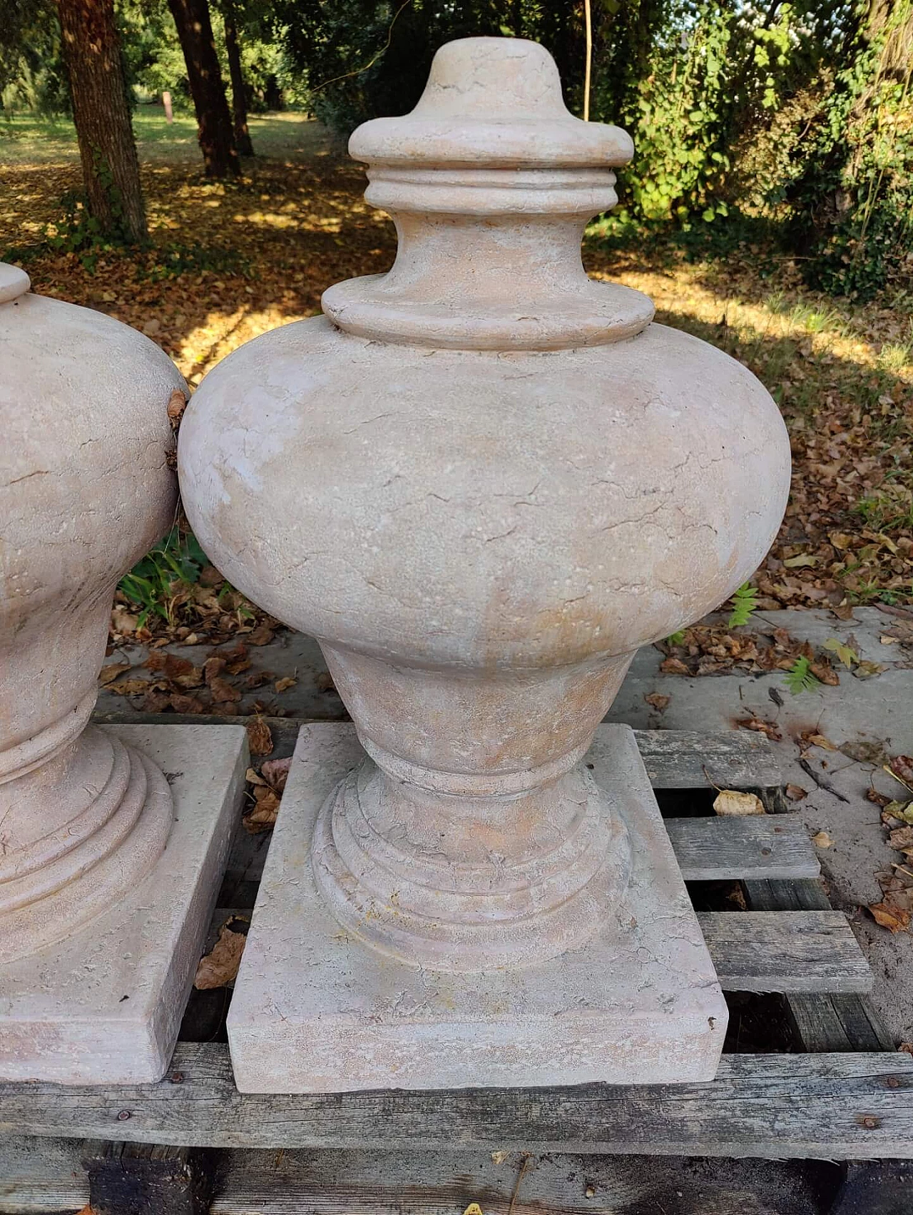 Pair of capitals in red Verona marble, 19th century 1306007