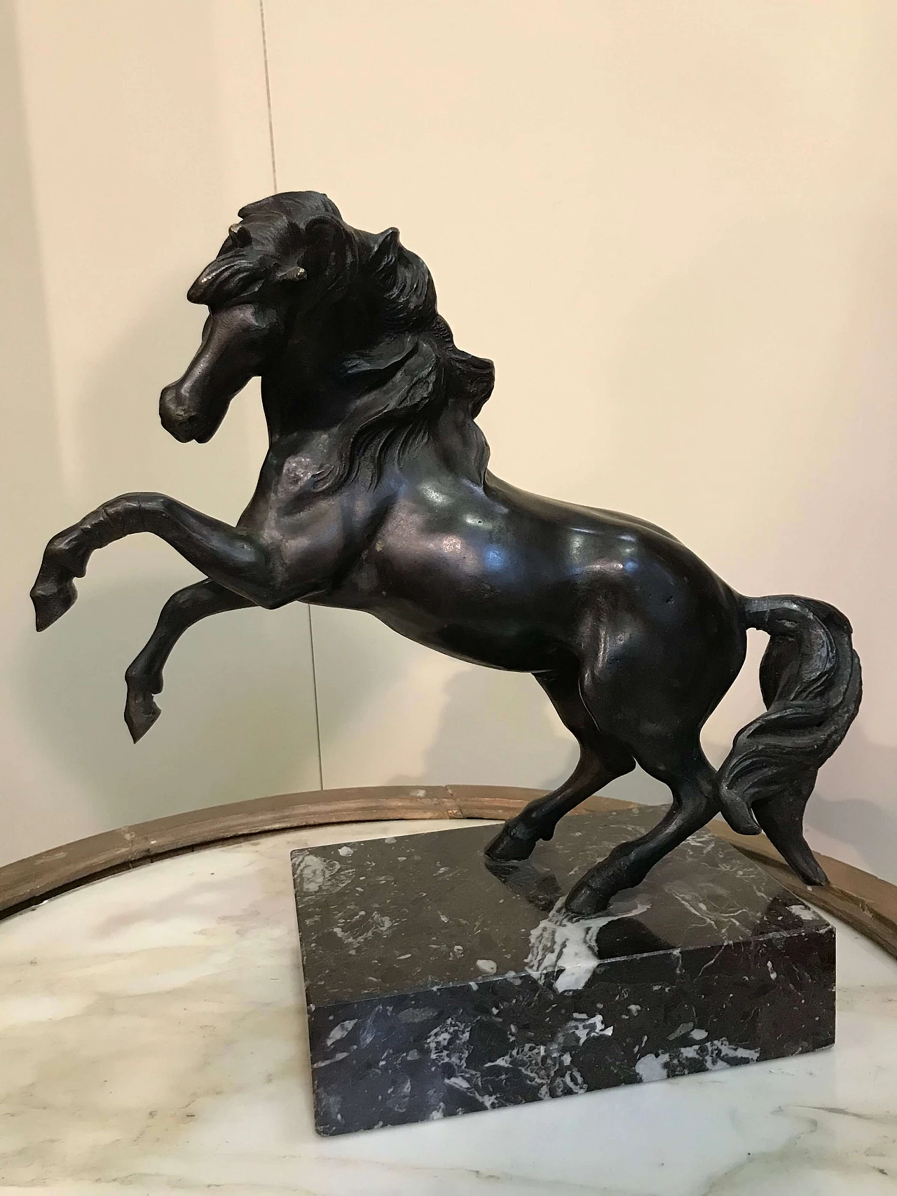 Cavallo in bronzo su base in marmo, ‘800 1306377