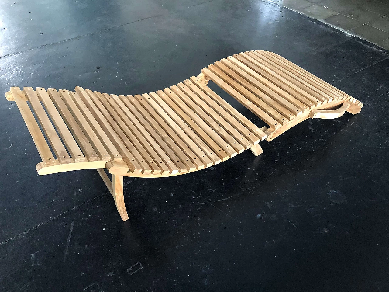 Folding wooden chaise longue 1306627