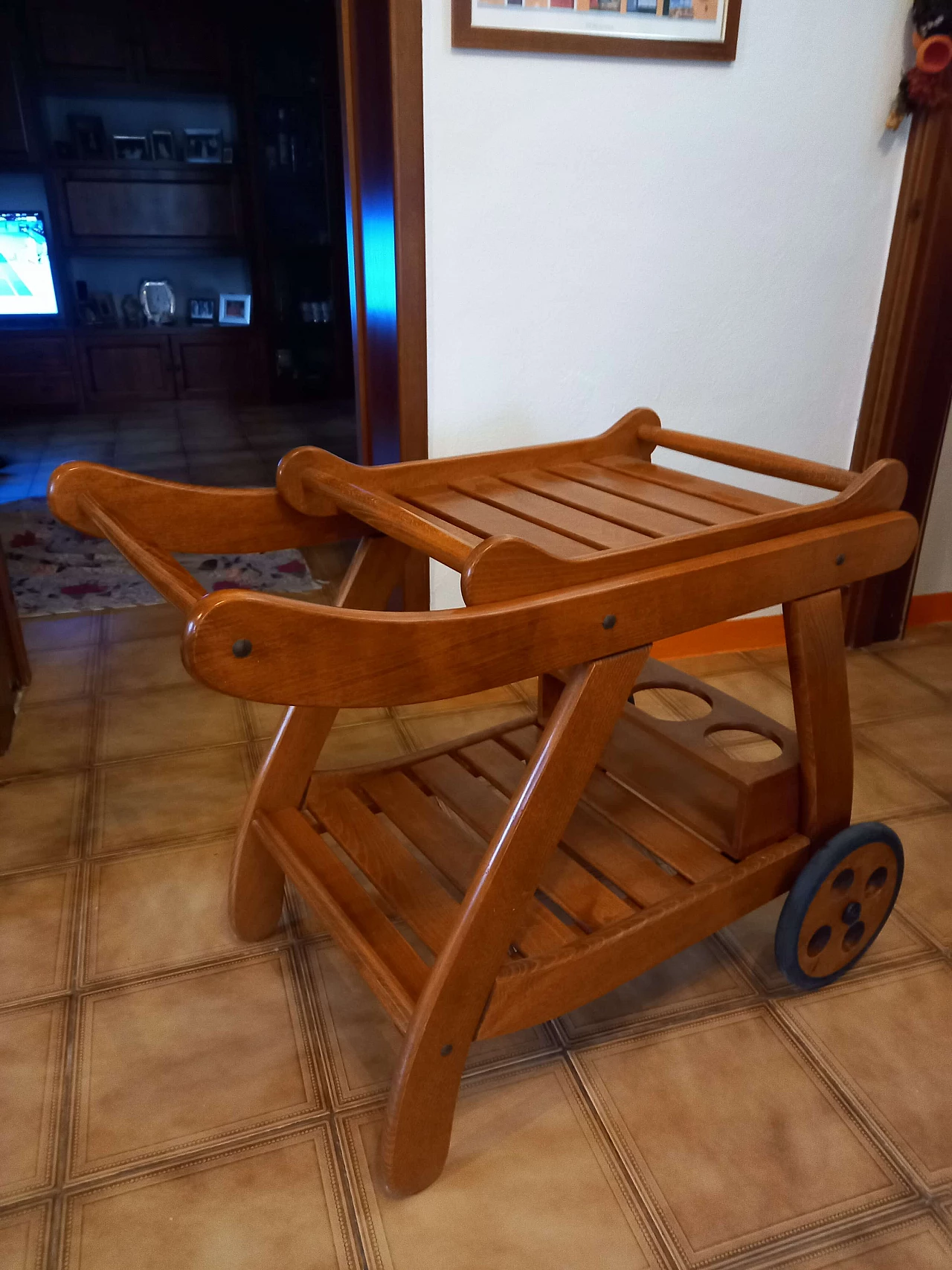 Carrello portavivande in legno con vassoio rimovibile 1326013