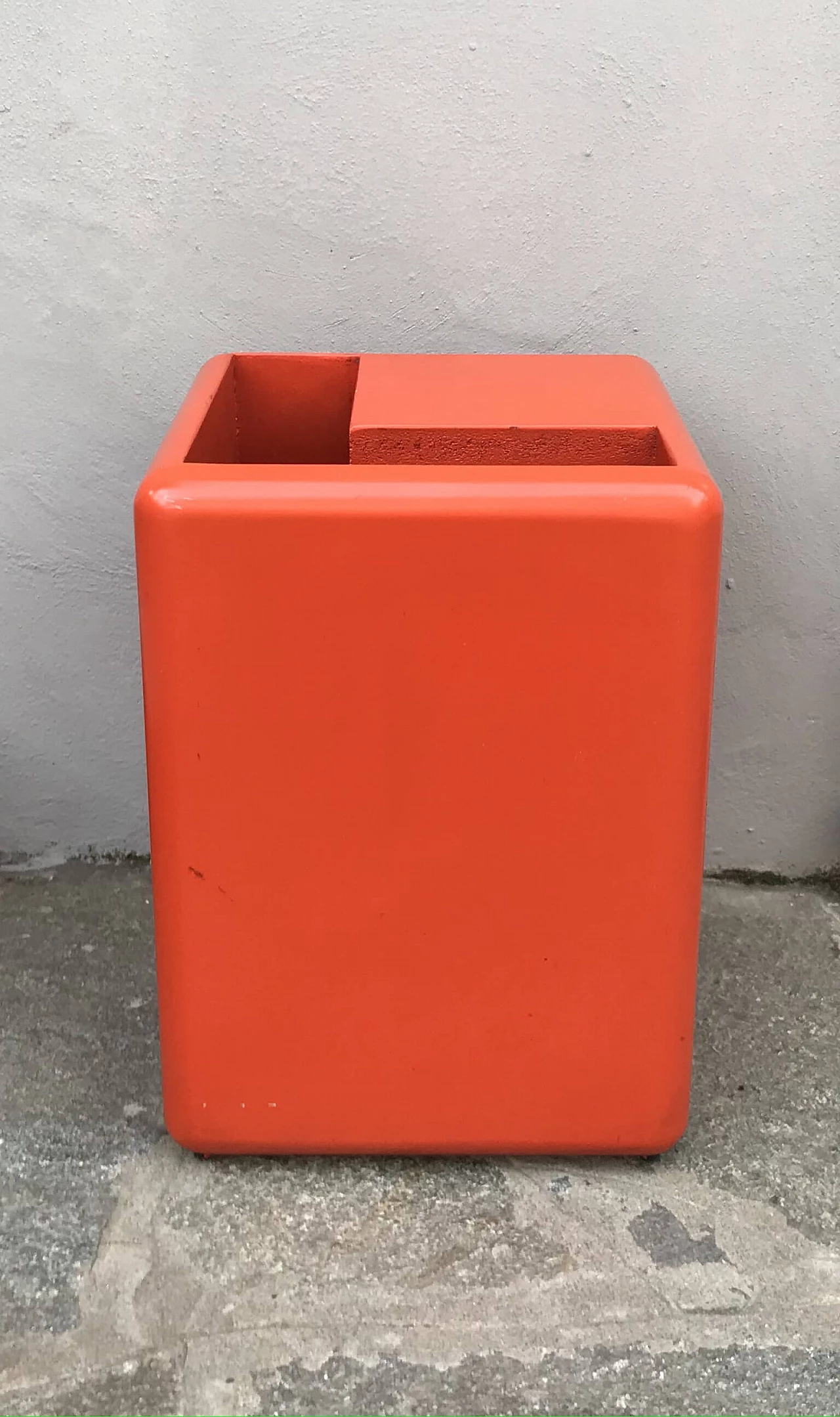 Orange lacquered wooden stool, 1980s 1337967