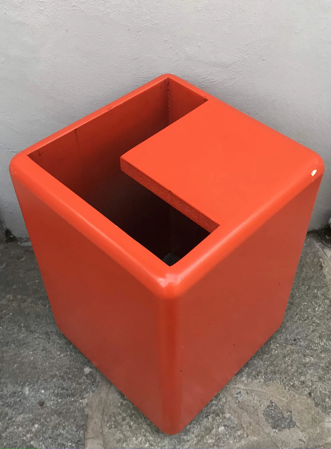 Orange lacquered wooden stool, 1980s 1337968