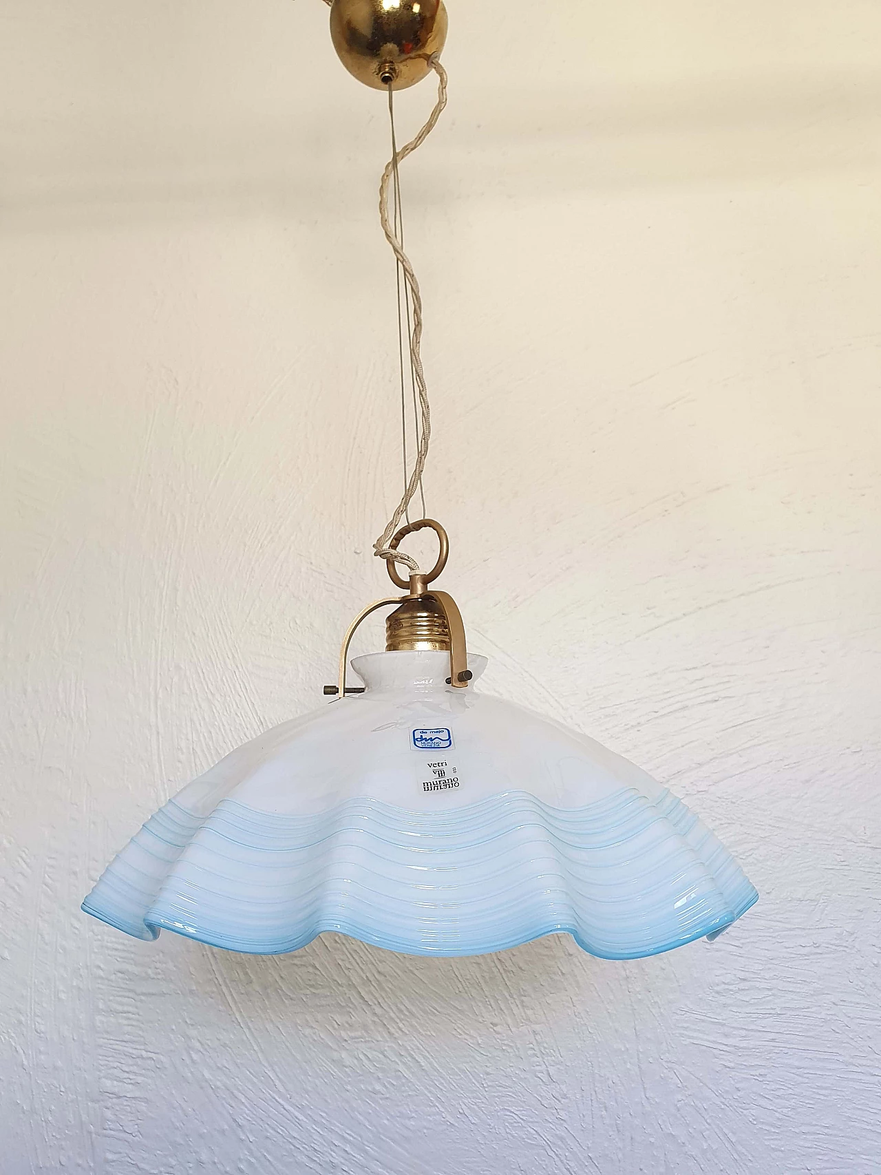 Lampada da soffitto in vetro di Murano bianco e blu di De Majo, anni '60 1339845