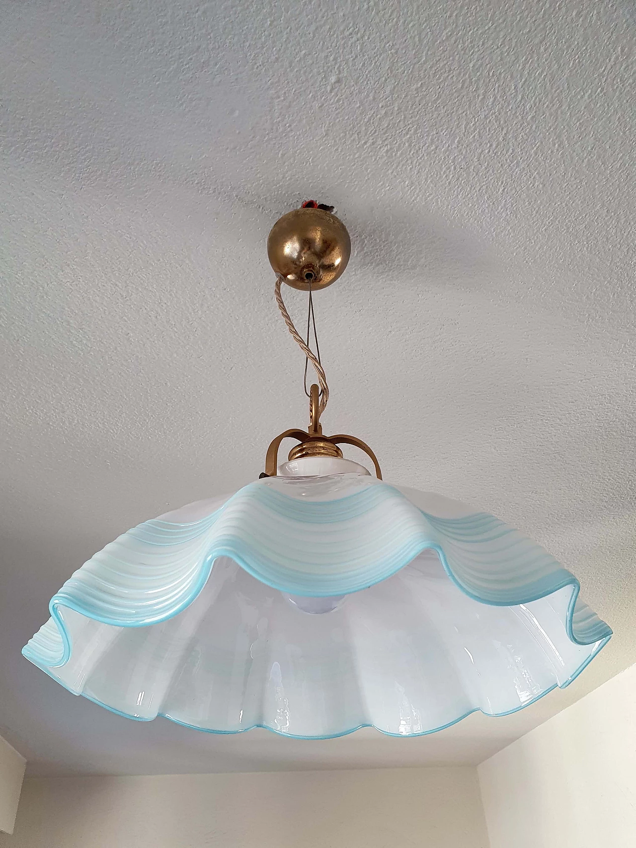 Lampada da soffitto in vetro di Murano bianco e blu di De Majo, anni '60 1339854