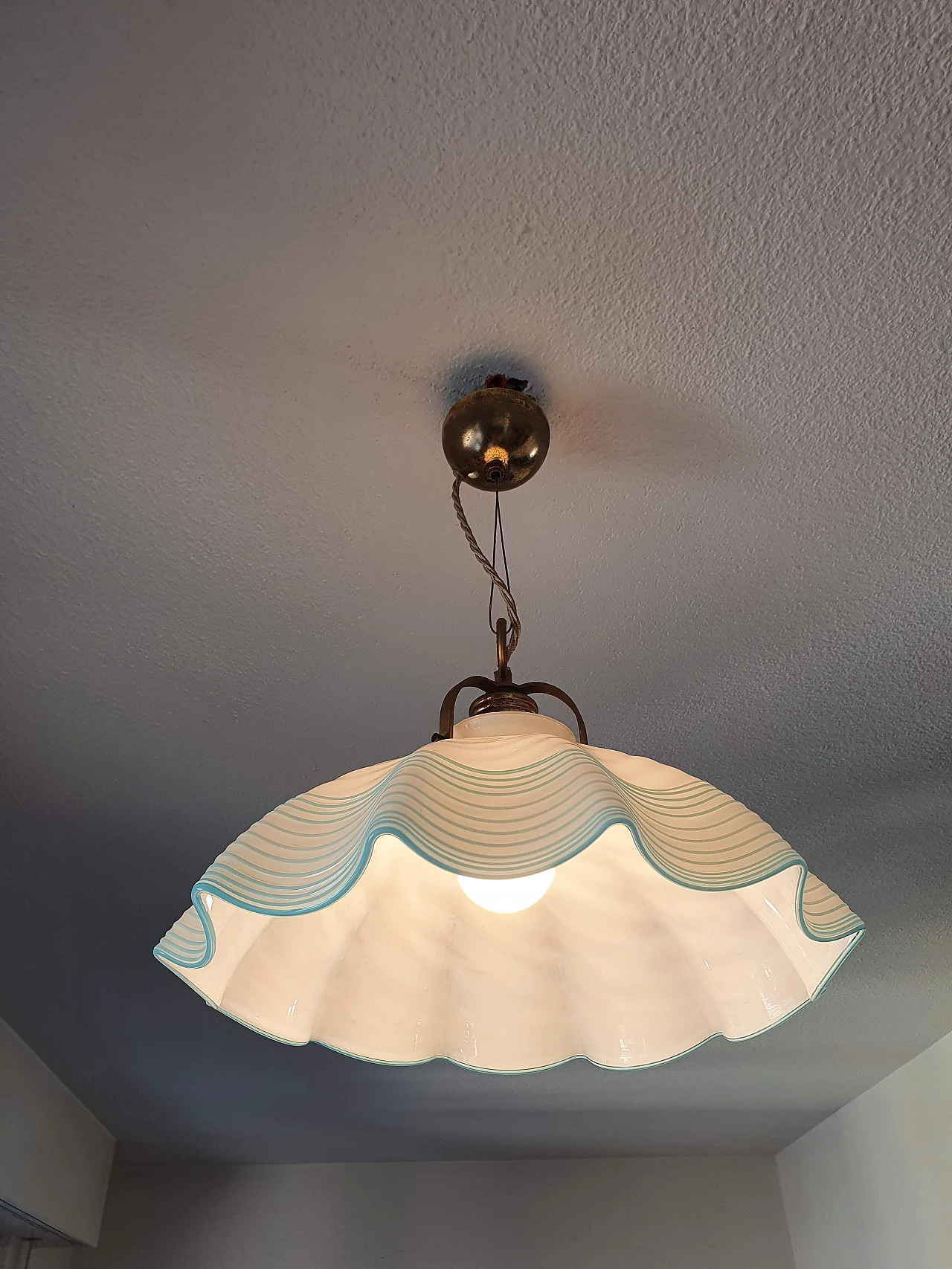 Lampada da soffitto in vetro di Murano bianco e blu di De Majo, anni '60 1339855