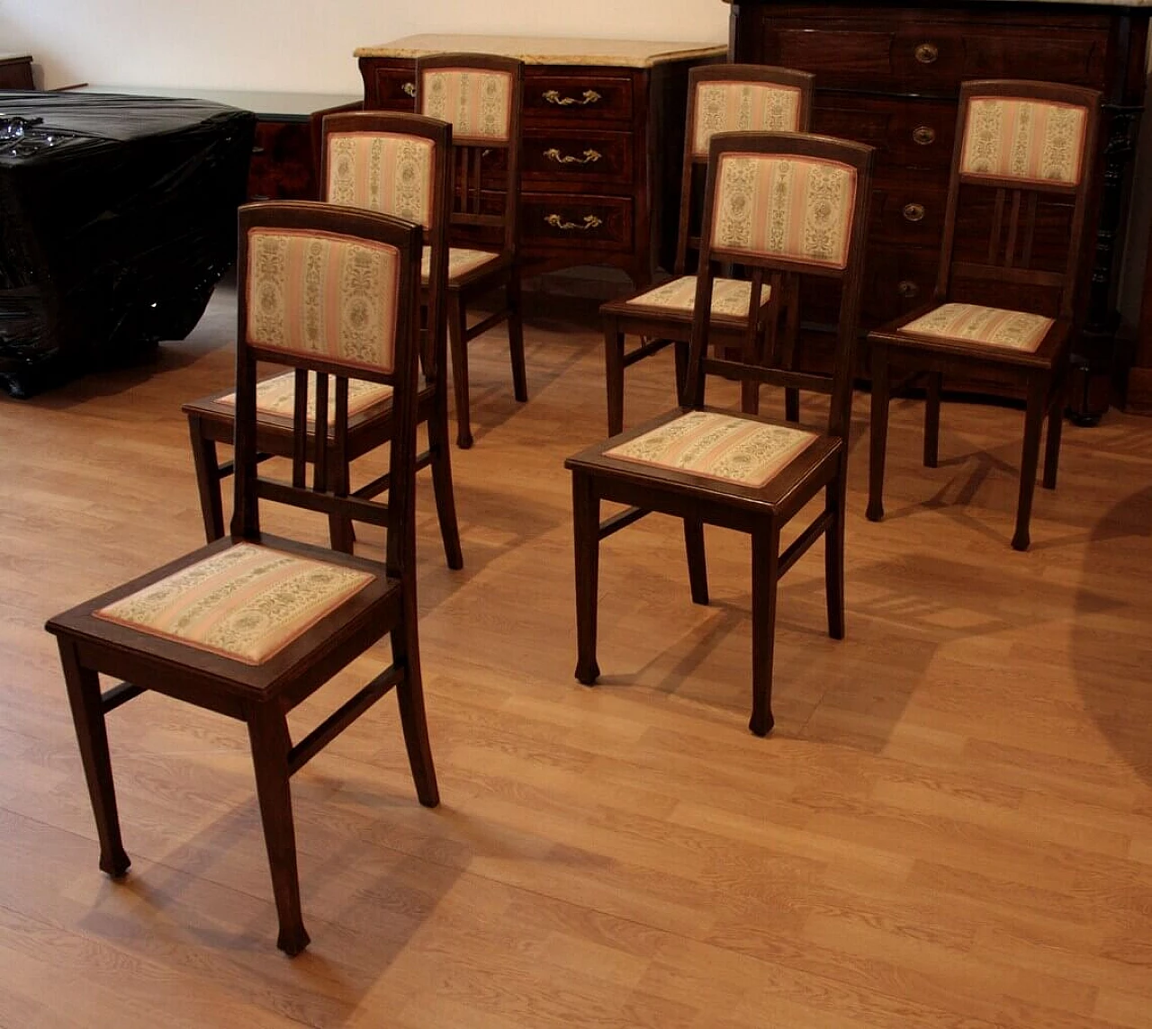 6 Fabric and oak chairs, 1920s 1353439