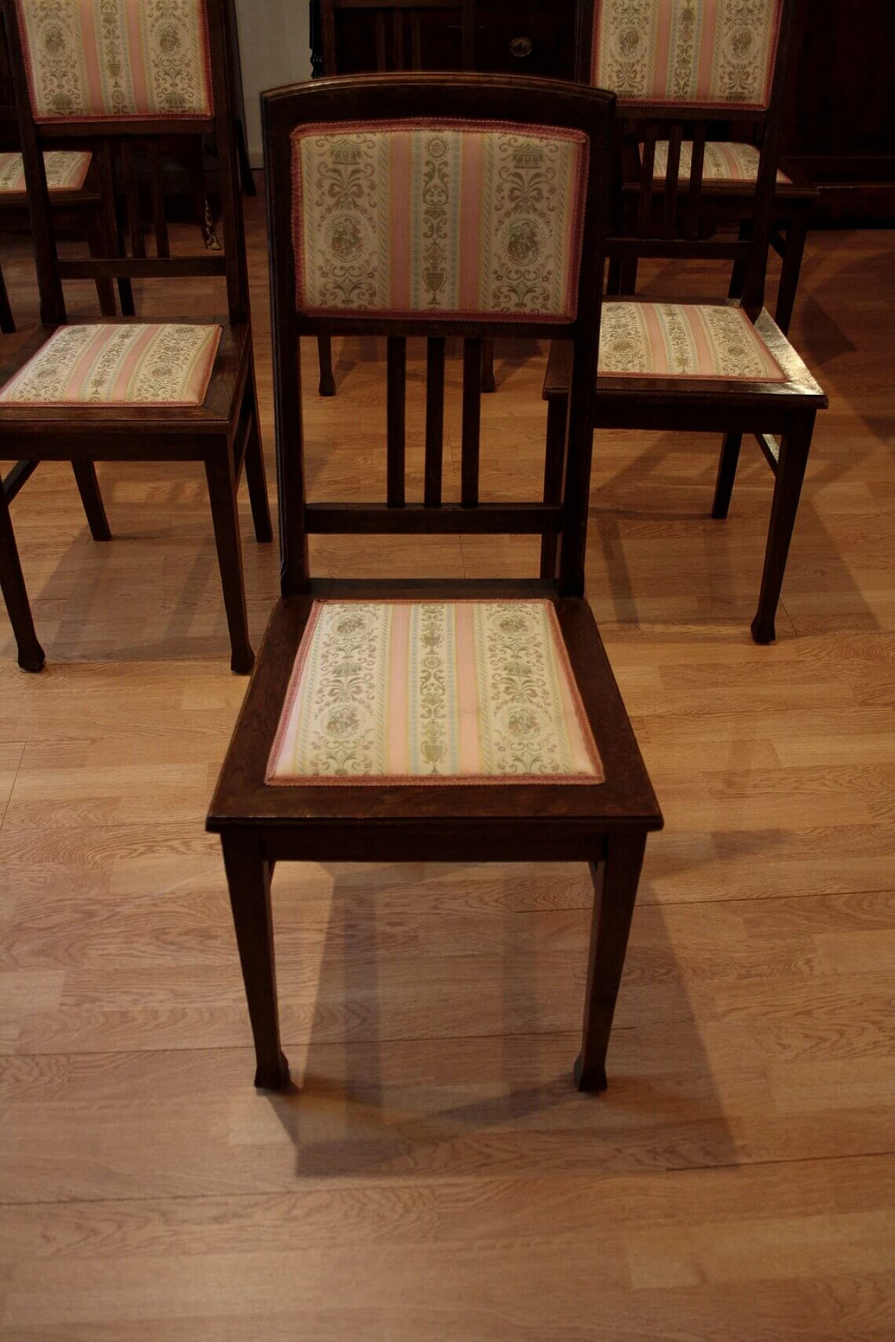 6 Fabric and oak chairs, 1920s 1353442