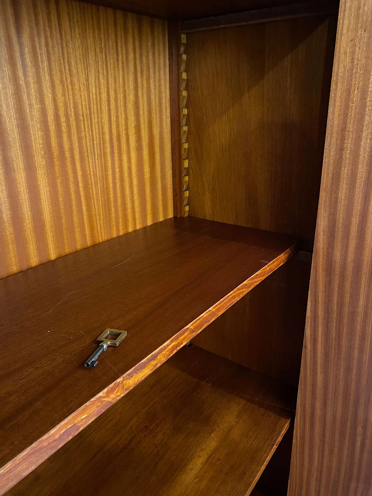 Art Deco French cabinet in rosewood and shagreen, 1950s 1360833