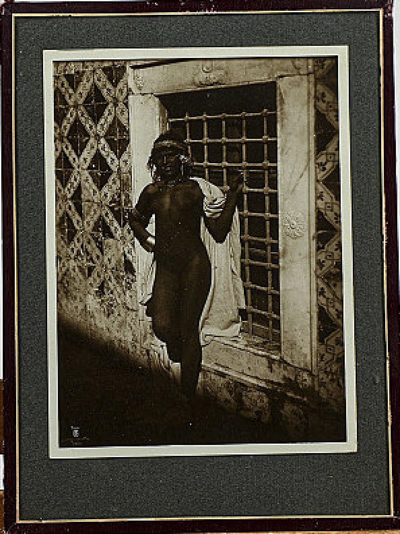 Photograph of a nude woman, 20s 1364325