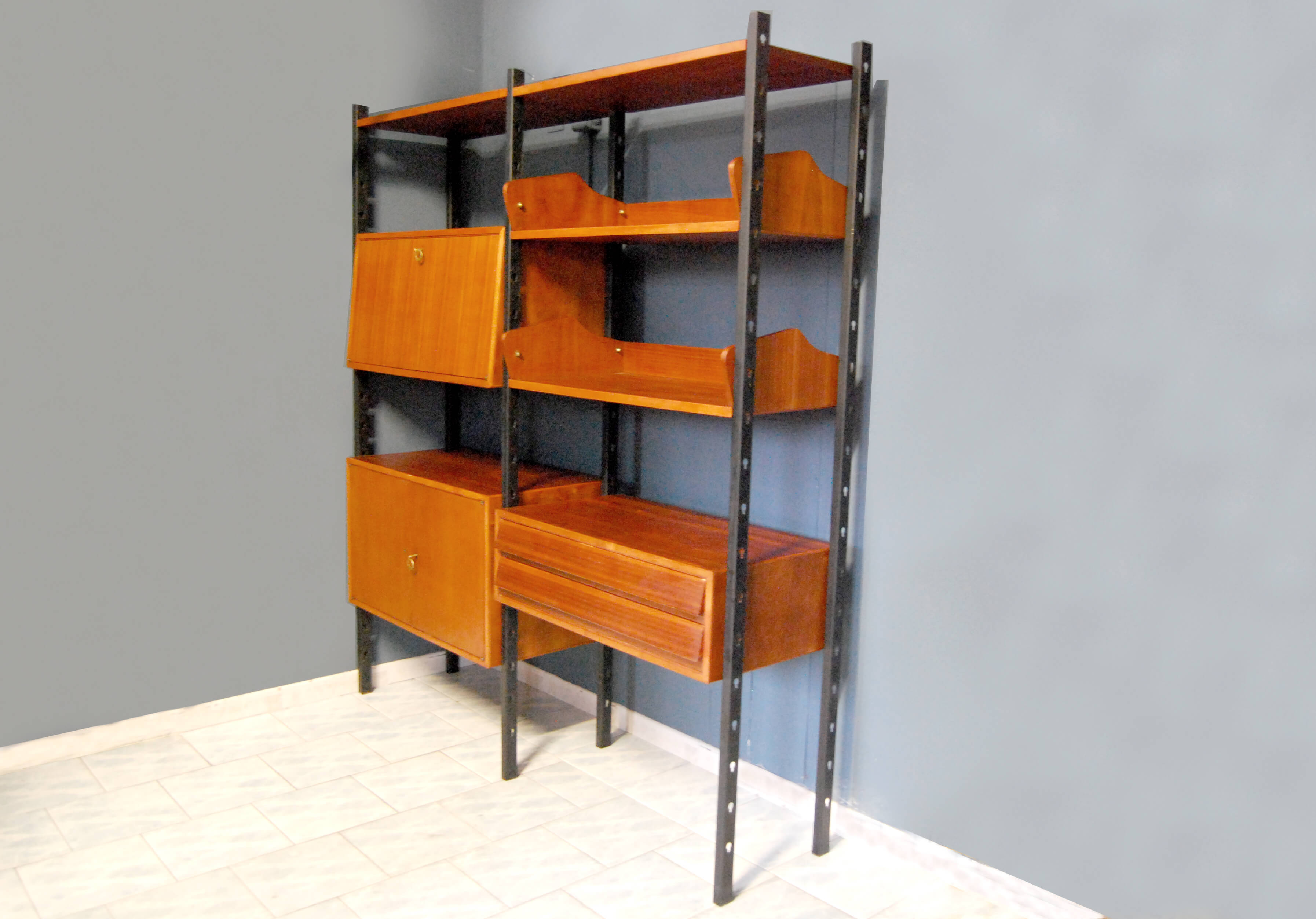 Libreria vintage in teak con dettagli neri, 1960