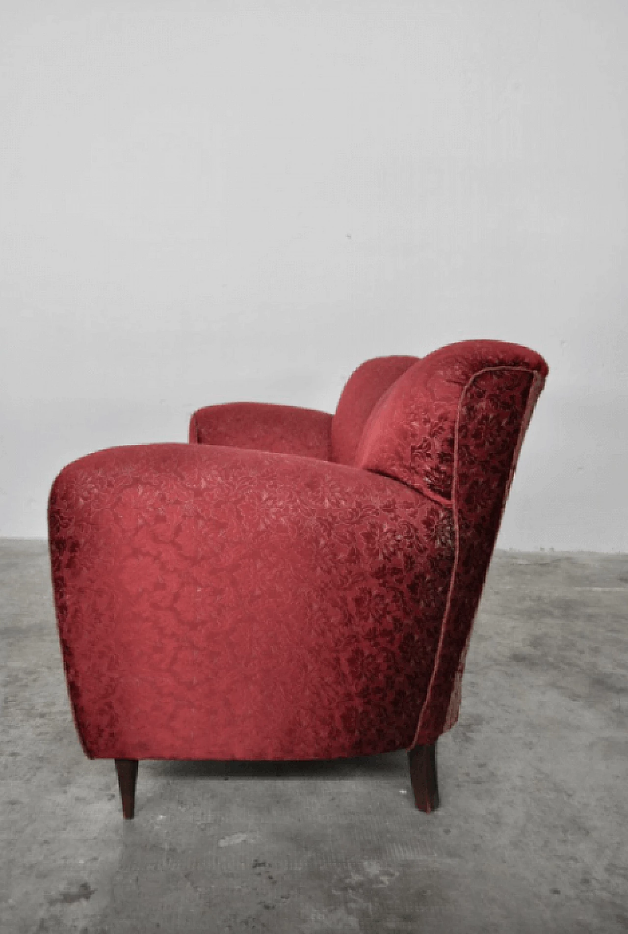 Red and gold three-seater sofa by Paolo Buffa, 1950s 1373488