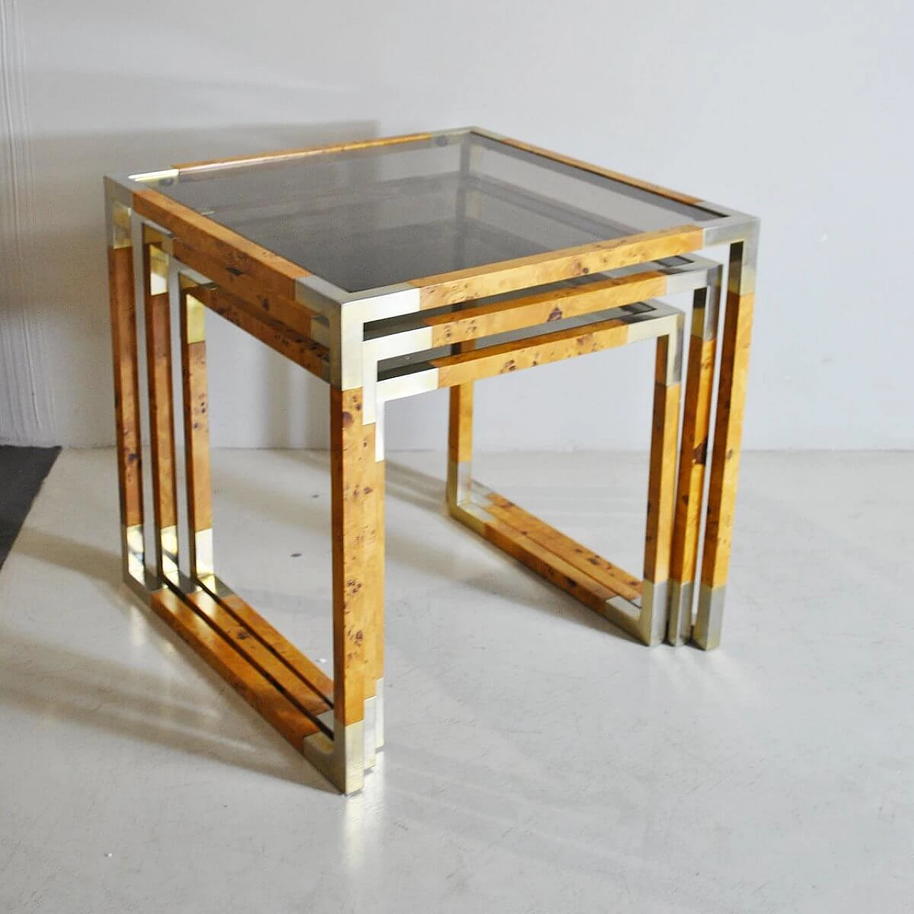 3 Interlocking small tables in veneered wood and smoked glass, 1960s 1377239