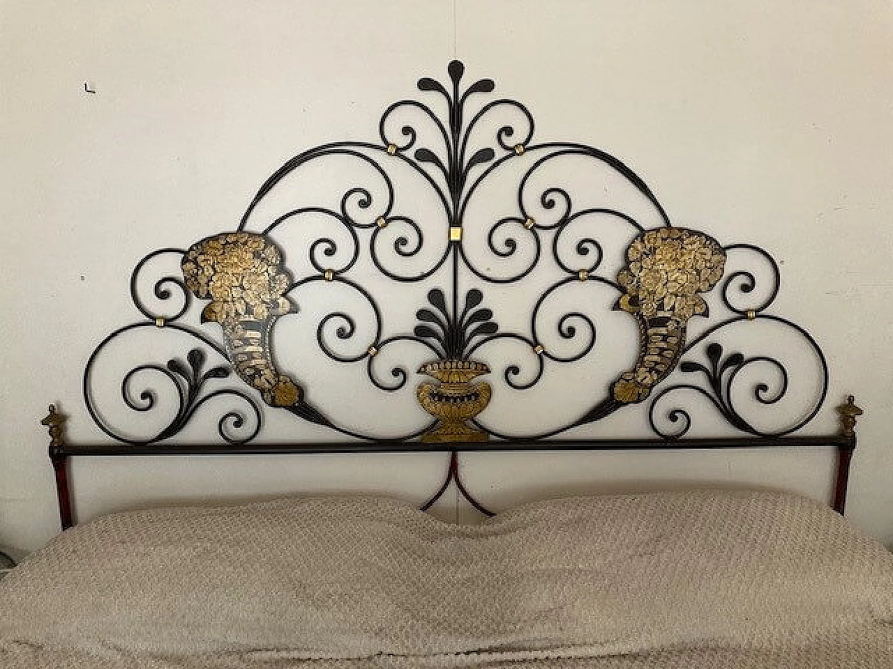 Genoese style wrought iron headboard decorated with gold leaf by Rino Baglini, 1960s 1378477