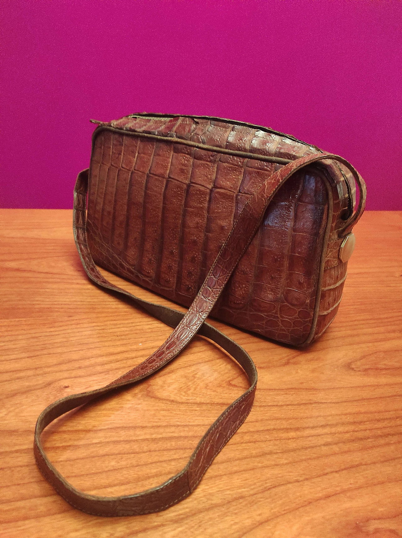 Borsa in coccodrillo con tracolla, anni '80 1379217