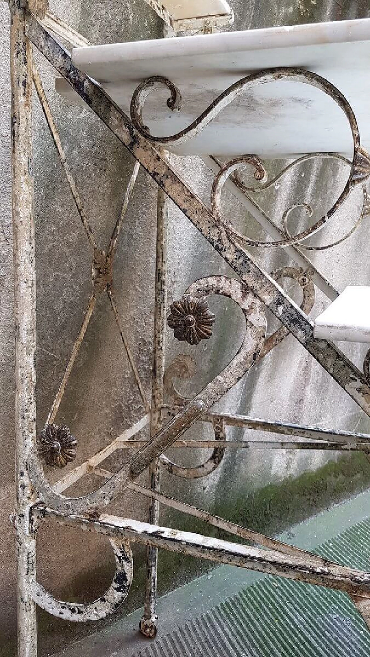 Marble and wrought iron shelf display, 19th century 1387693