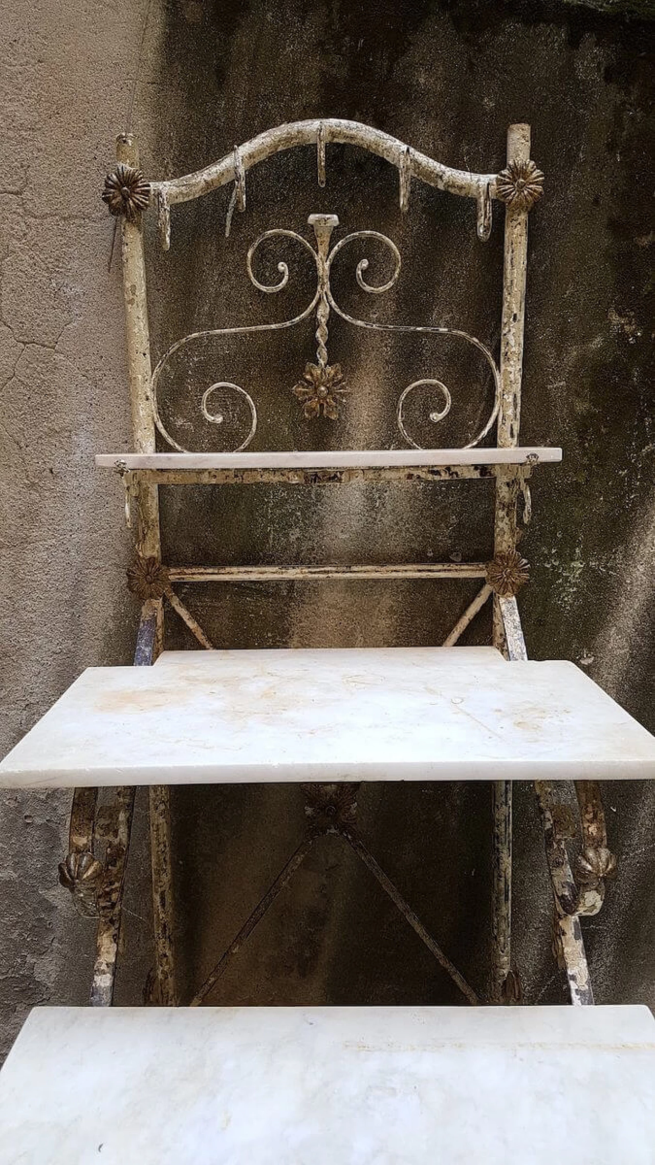 Marble and wrought iron shelf display, 19th century 1387696