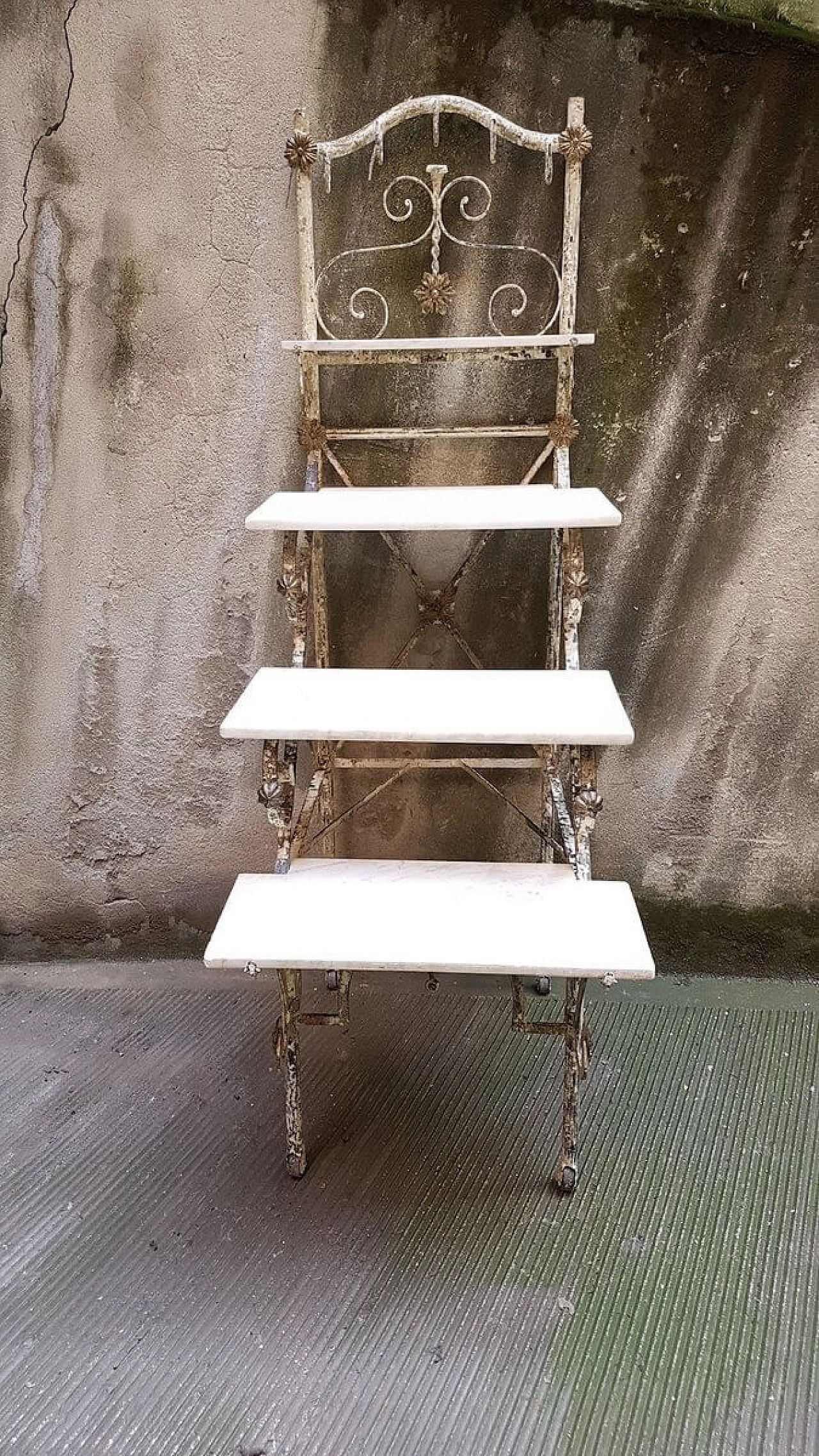 Marble and wrought iron shelf display, 19th century 1387698