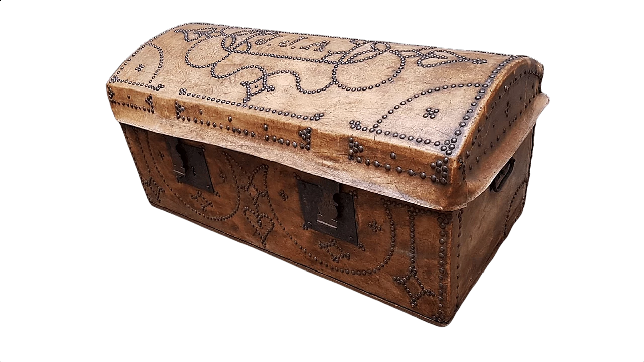 Trunk in wood, leather and parchment, 30s 1394536