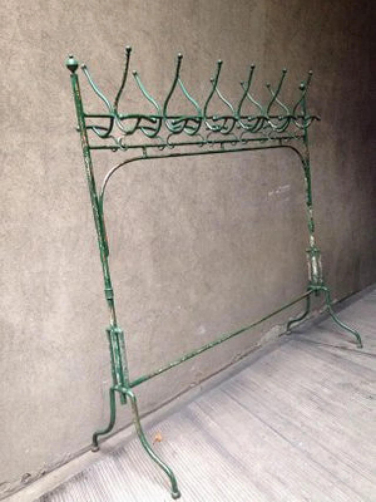 Iron clothes stand with 12 hooks, early 20th century 1407379