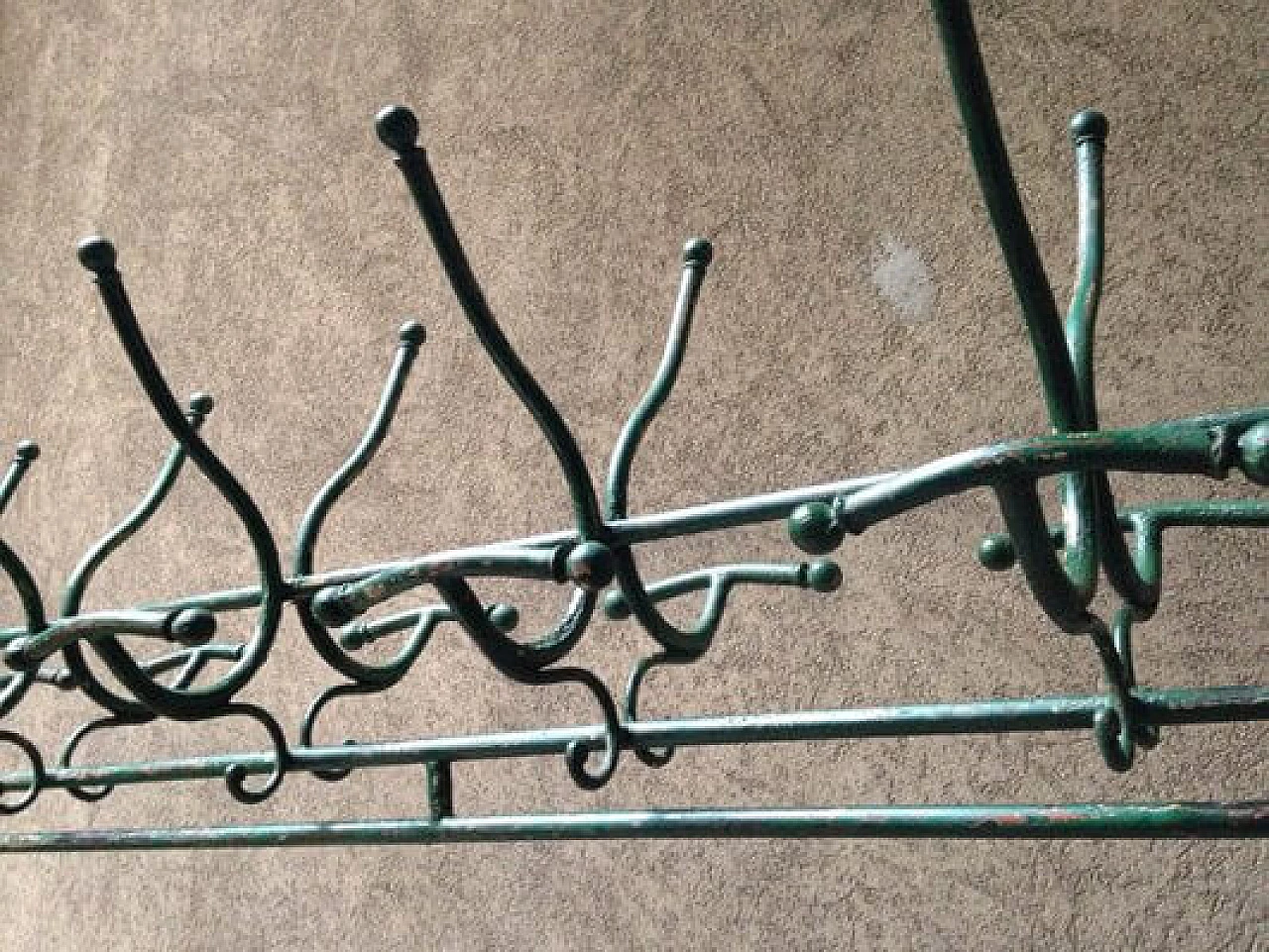 Iron clothes stand with 12 hooks, early 20th century 1407381