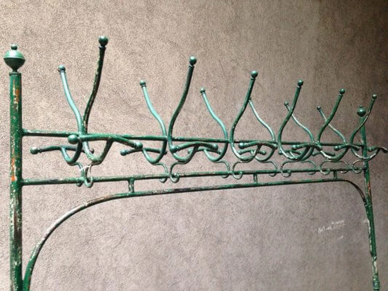 Iron clothes stand with 12 hooks, early 20th century 1407384