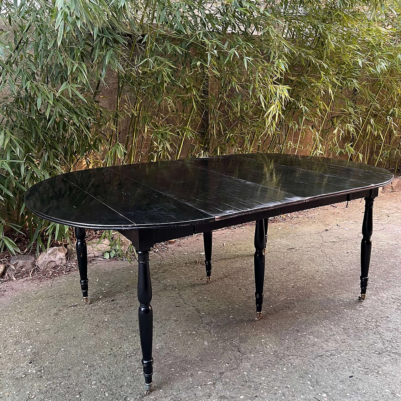 Ebonised mahogany extending table, 19th century 1469170